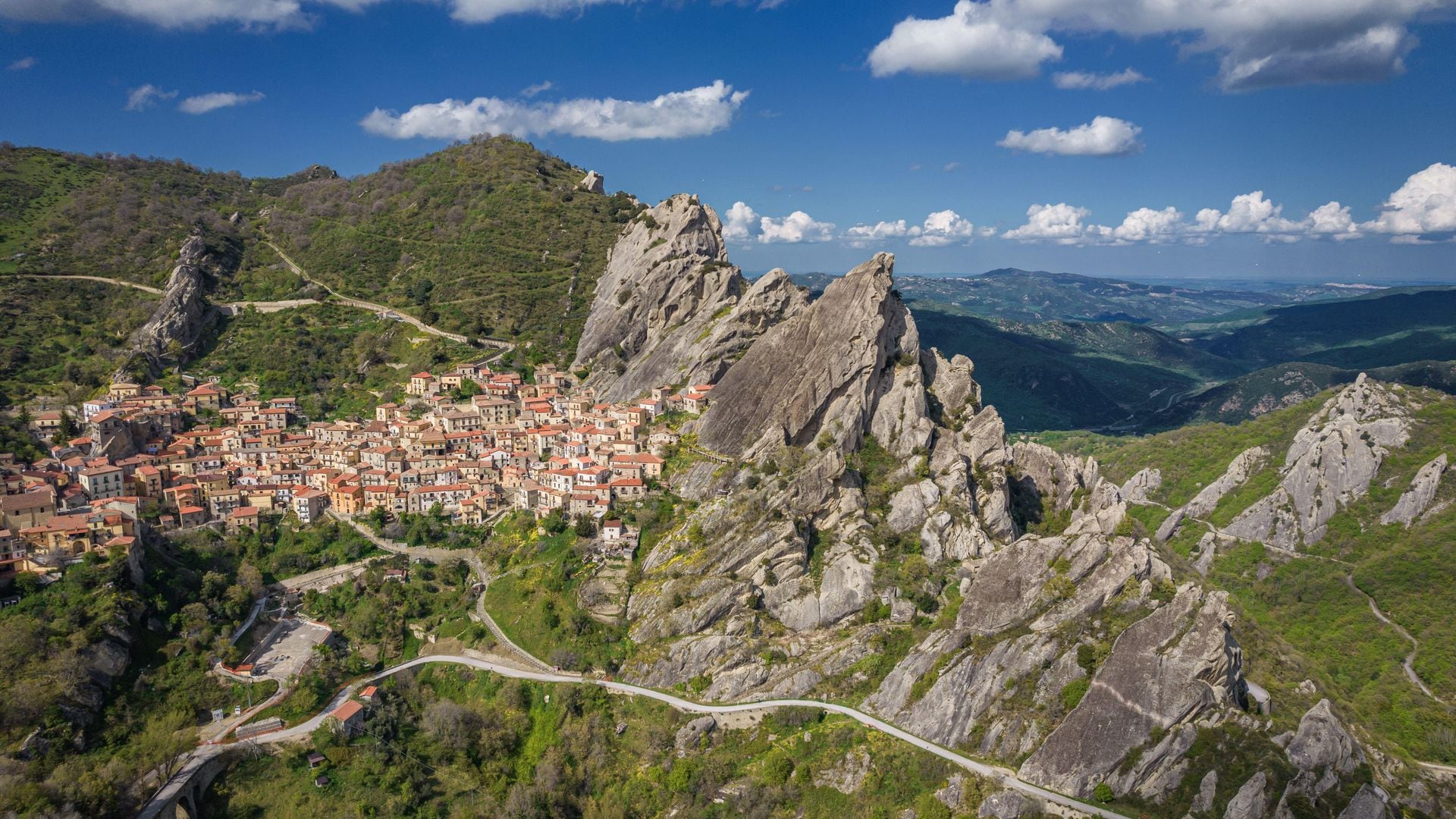 Castelmezzano, una pequeña villa de los Dolomitas Lucanos, en el sur de Italia en la región de Basilicata