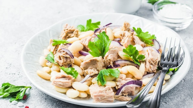 Ensalada de legumbres y atún