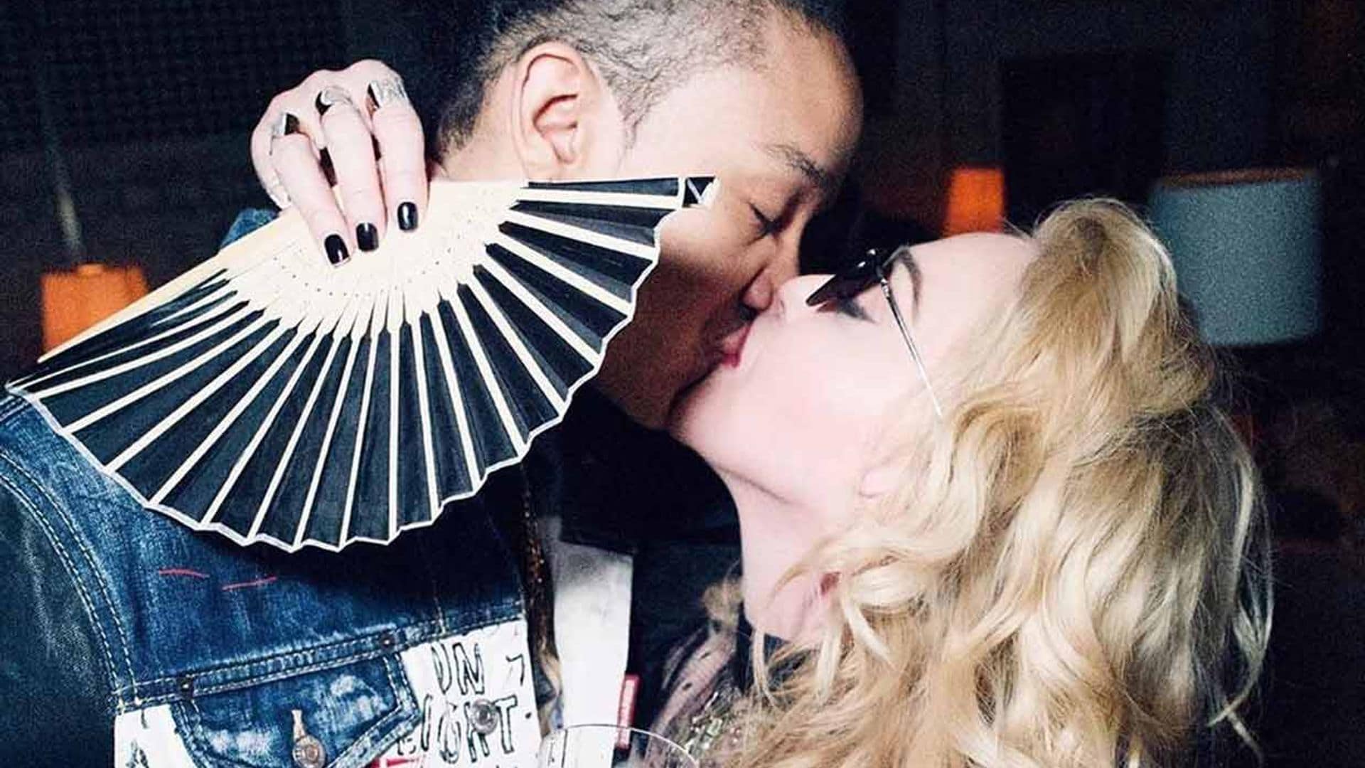 Madonna confirma estar enamorada felicitando a su novio y abriendo su álbum personal