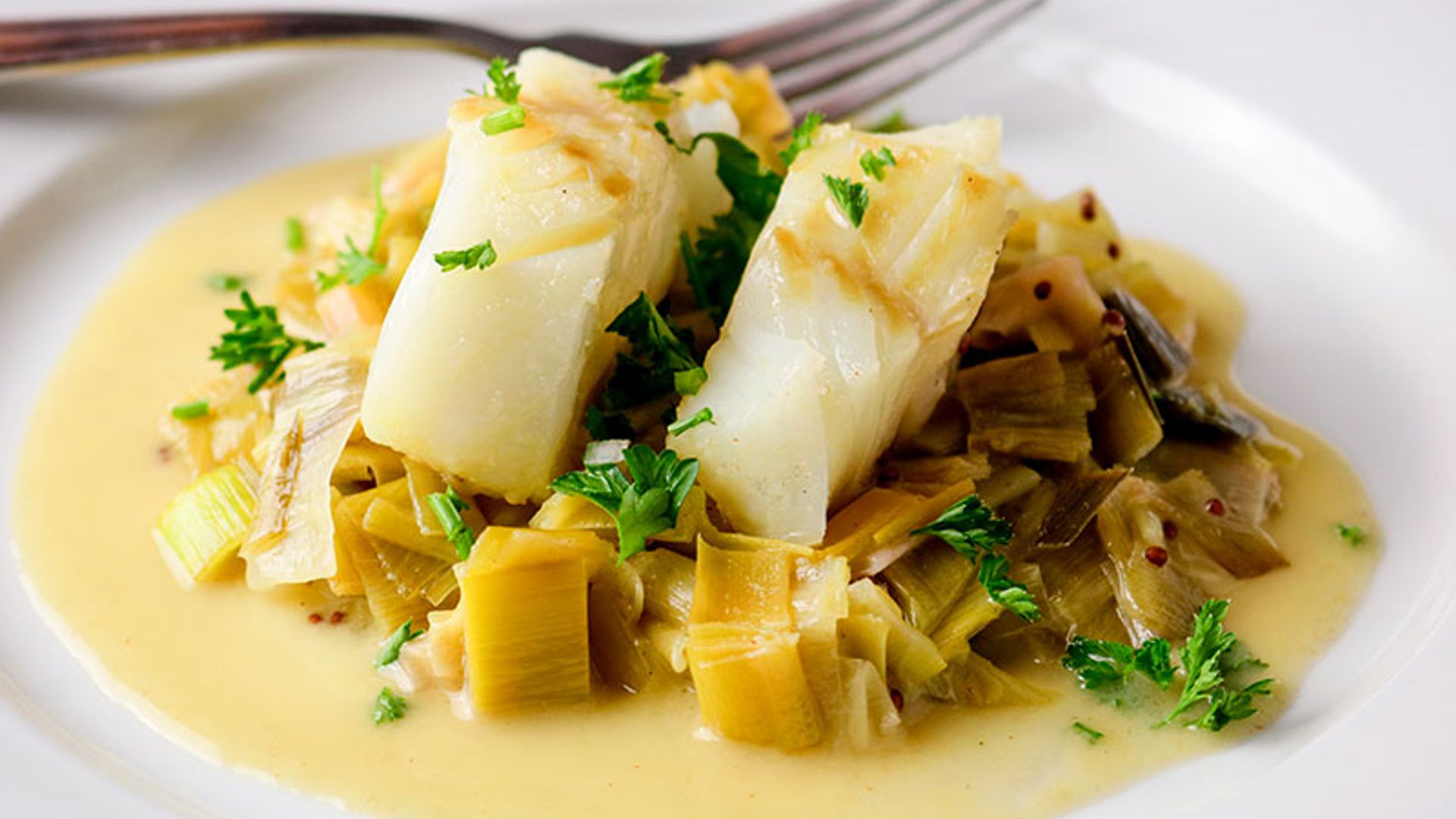 Bacalao al vapor con puerros confitados