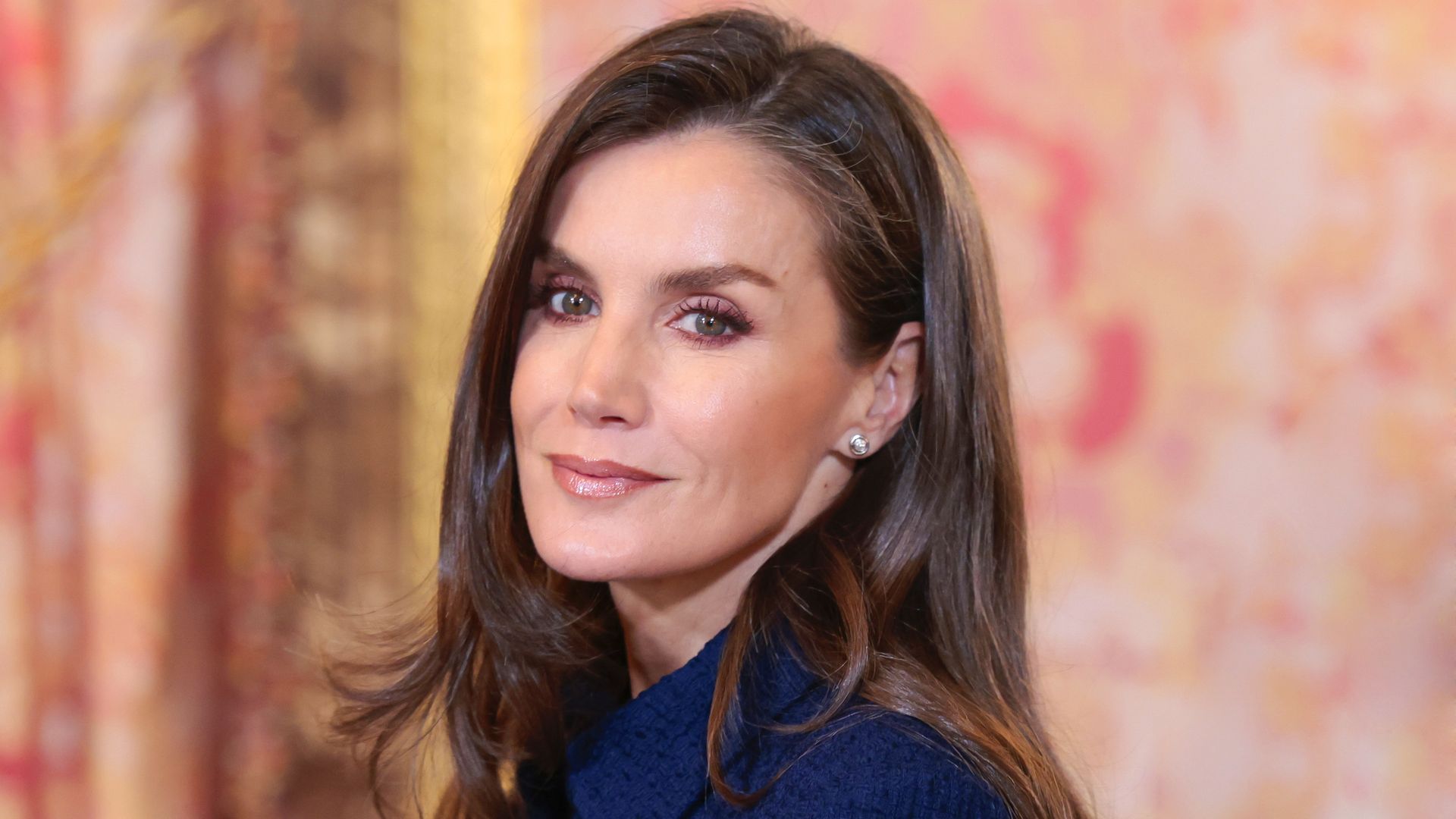 El maquillaje de primavera de la reina Letizia, a examen: "El párpado es lo que más ha cambiado"