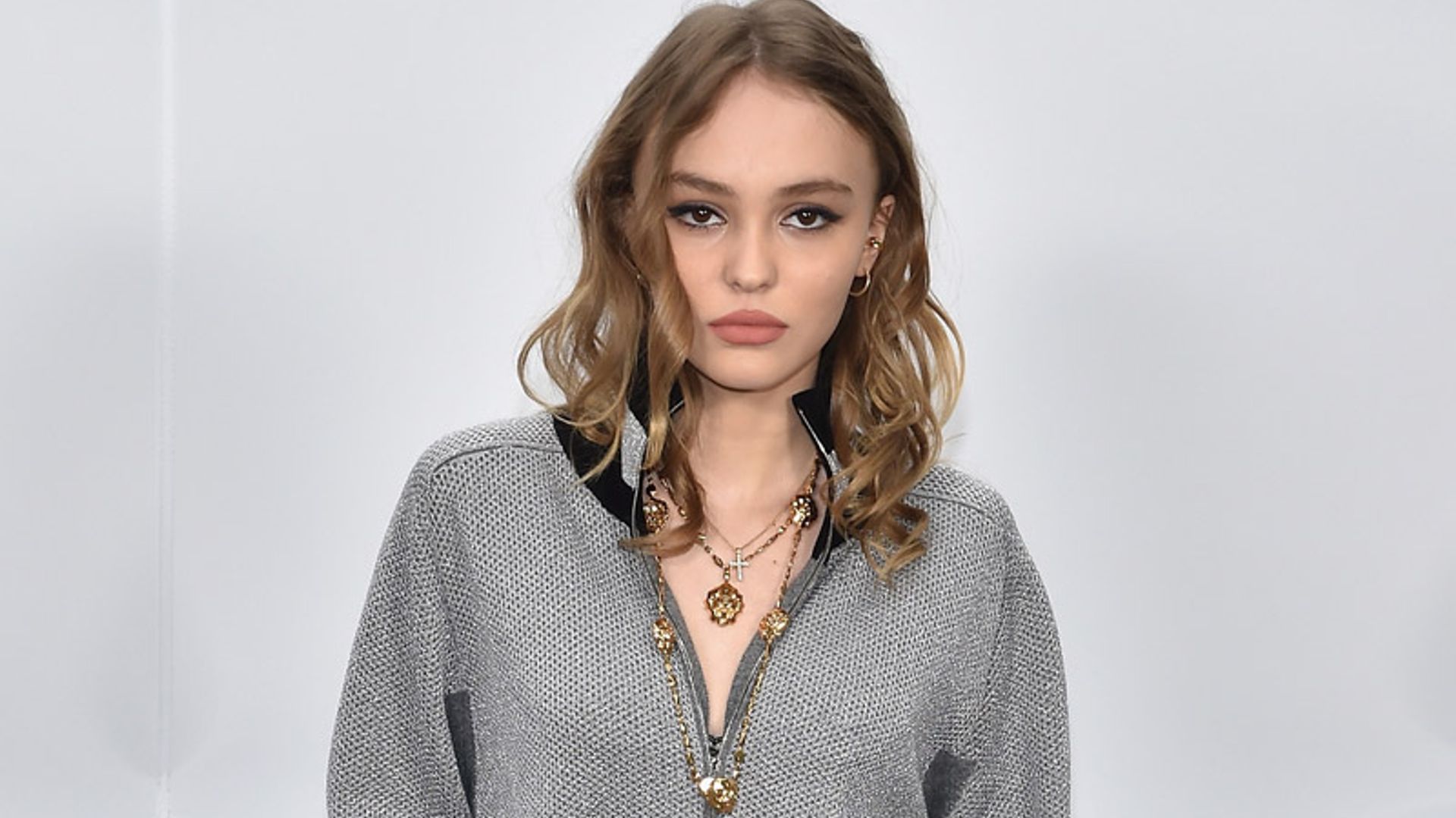 ¿Qué me pongo hoy? Inspírate en las 10 prendas y accesorios clave de Lily-Rose Depp