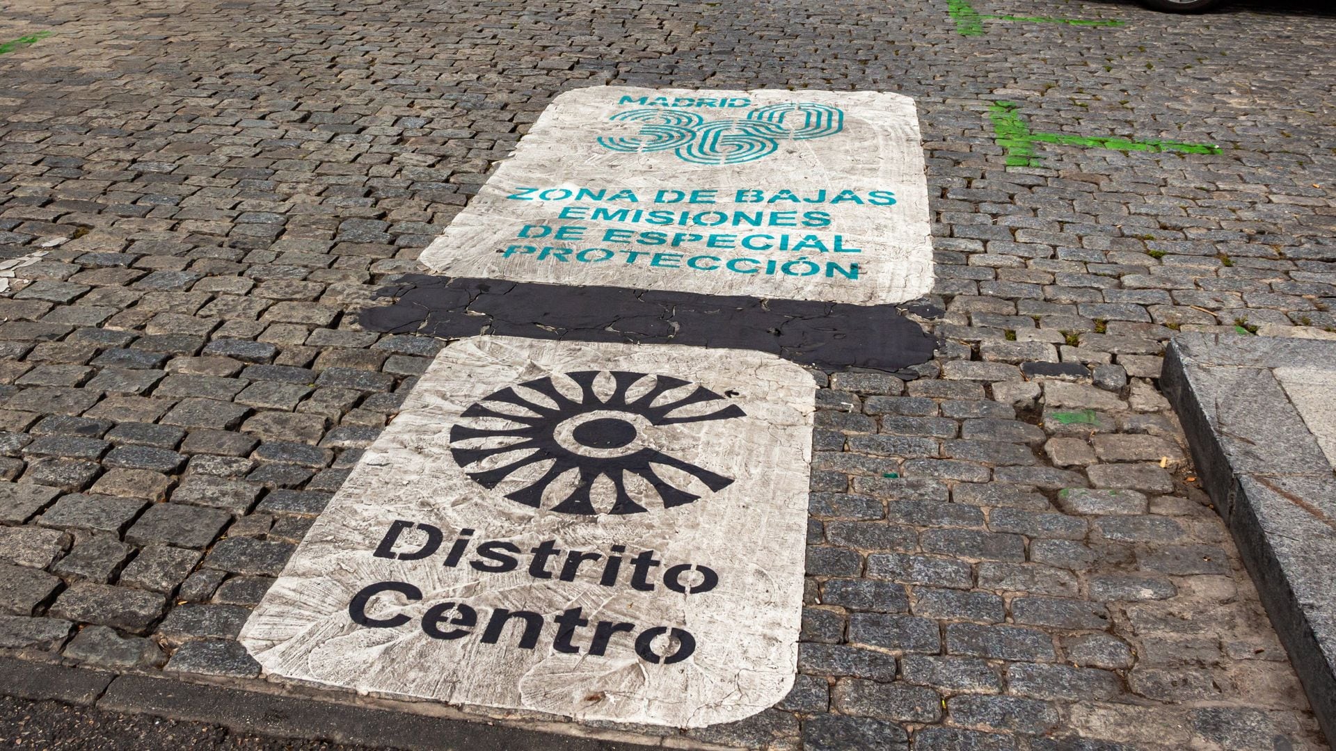 La Zona de Bajas Emisiones Madrid 360 regula el acceso de vehículos a la capital según su distintivo ambiental y el empadronamiento del propietario