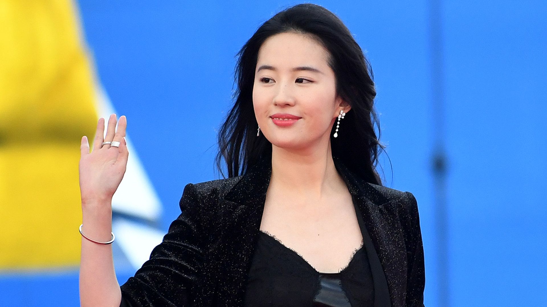 Nacida en Wuhan, modelo desde los 8 años y de las más populares de China: descubre a la nueva Mulán