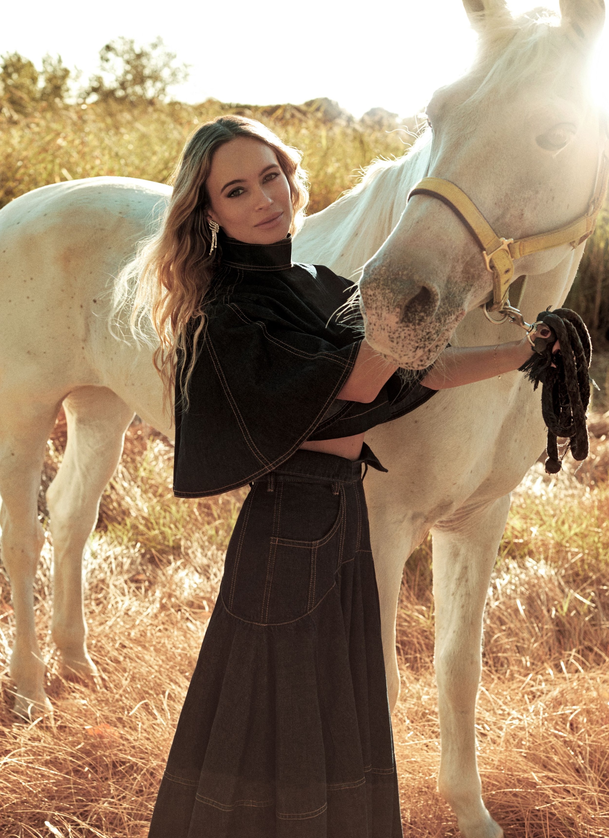 Rocío Bolaños posa junto a uno de sus caballos