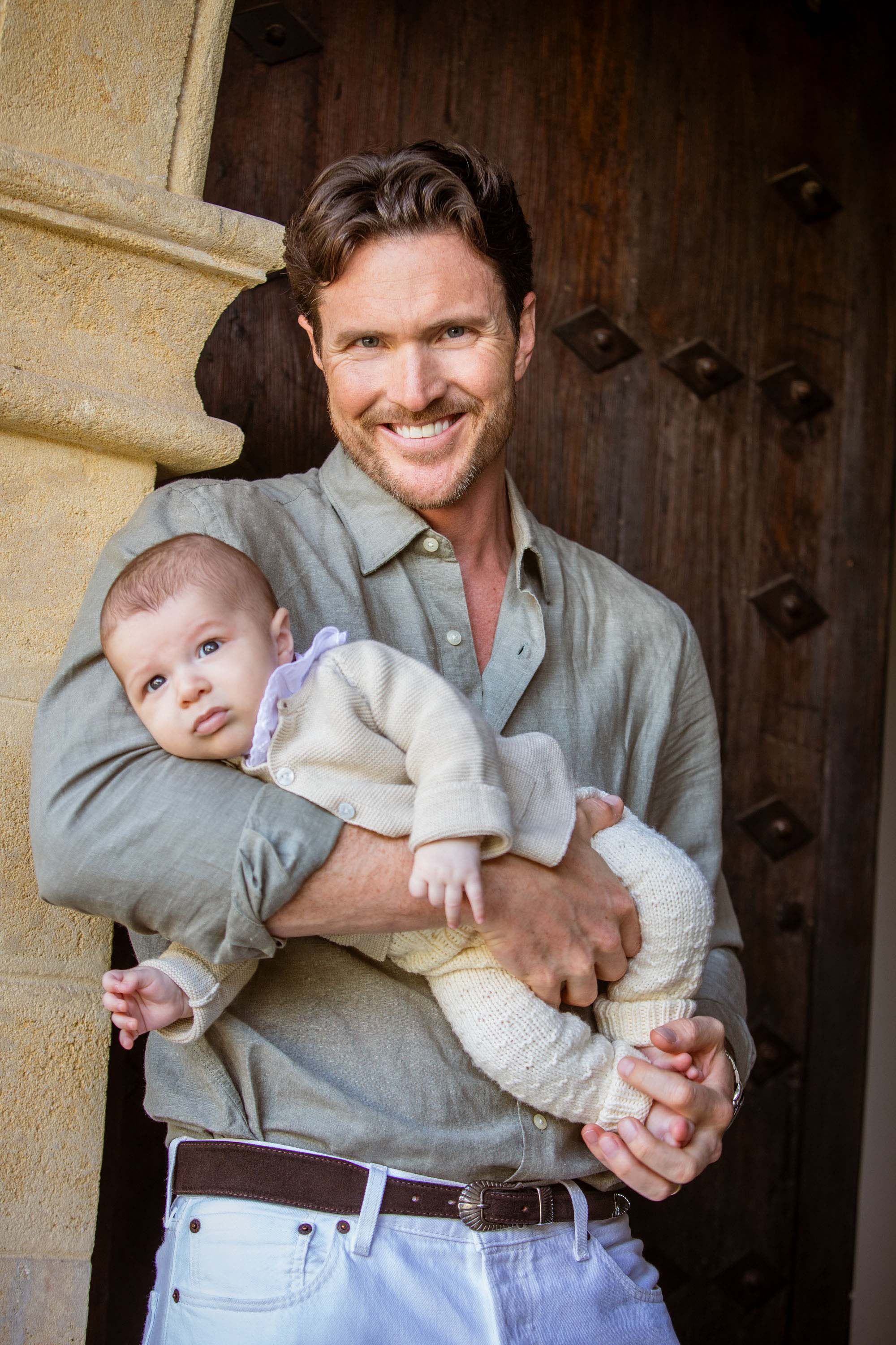 Arthur Borges con su bebé