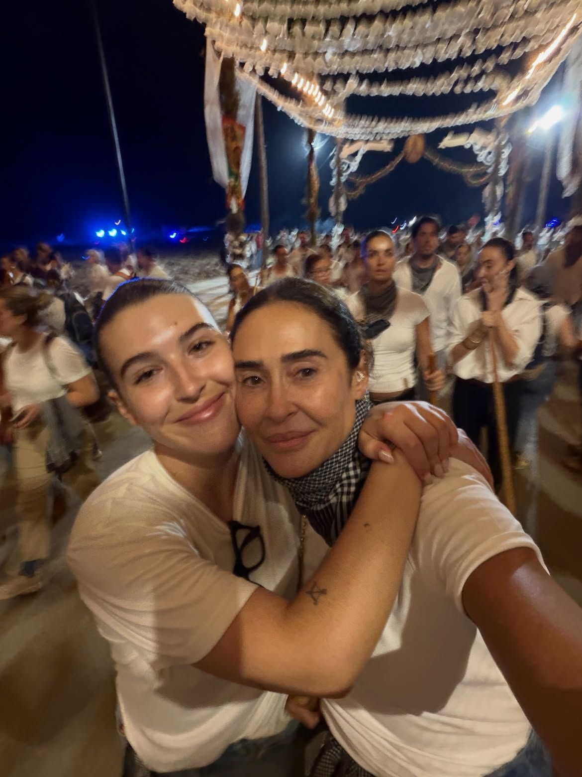 Vicky Martín Berrocal junto a su hija, Alba Díaz, durante unos días muy especiales en El Rocío, uno de los lugares más importantes para su familia