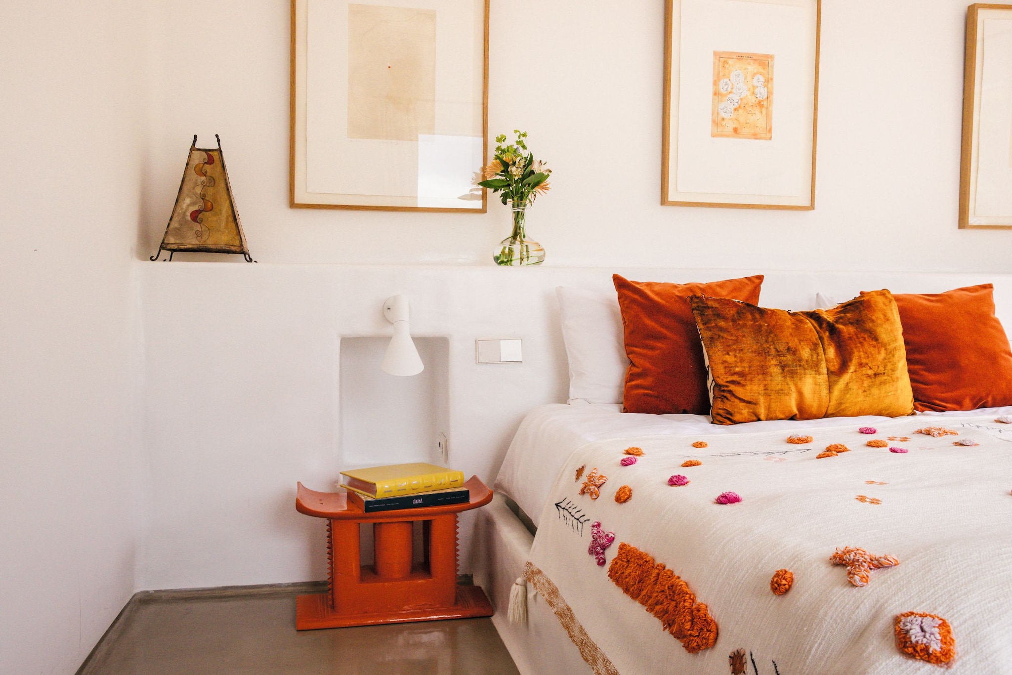 EMMA ROIG  NOS RECIBE EN SU REFUGIO DE IBIZA, UNA IMPRESIONANTE VILLA EN EL CORAZÓN DE LA ISLA