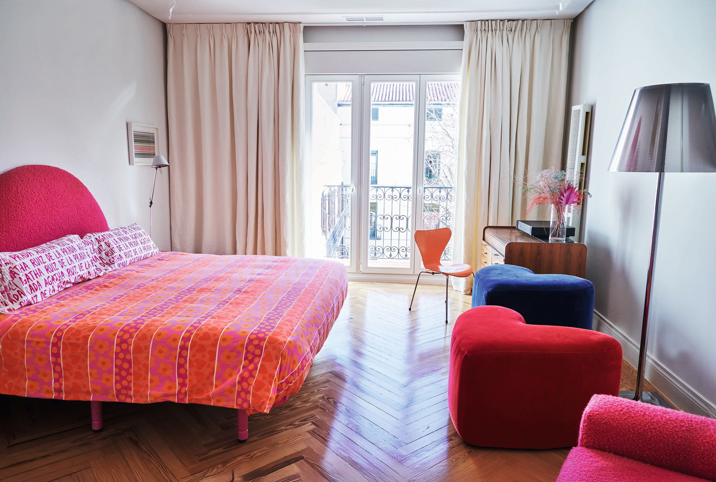 El dormitorio de Ágatha, que mantiene el estilo ecléctico de la casa