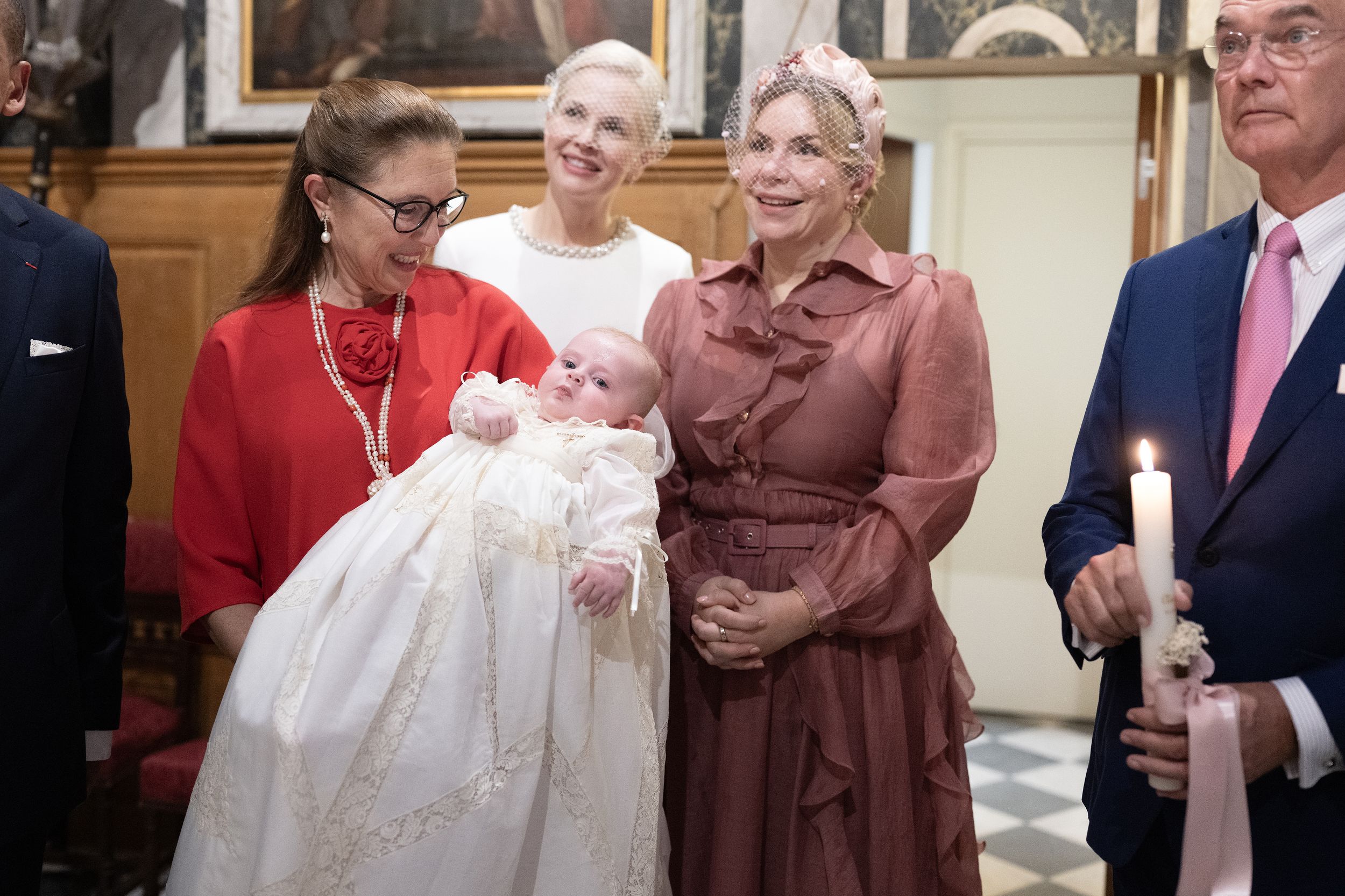 María de Borbón-Dos Sicilias y Candy Kern en el bautizo de Élisabeth de Orleans