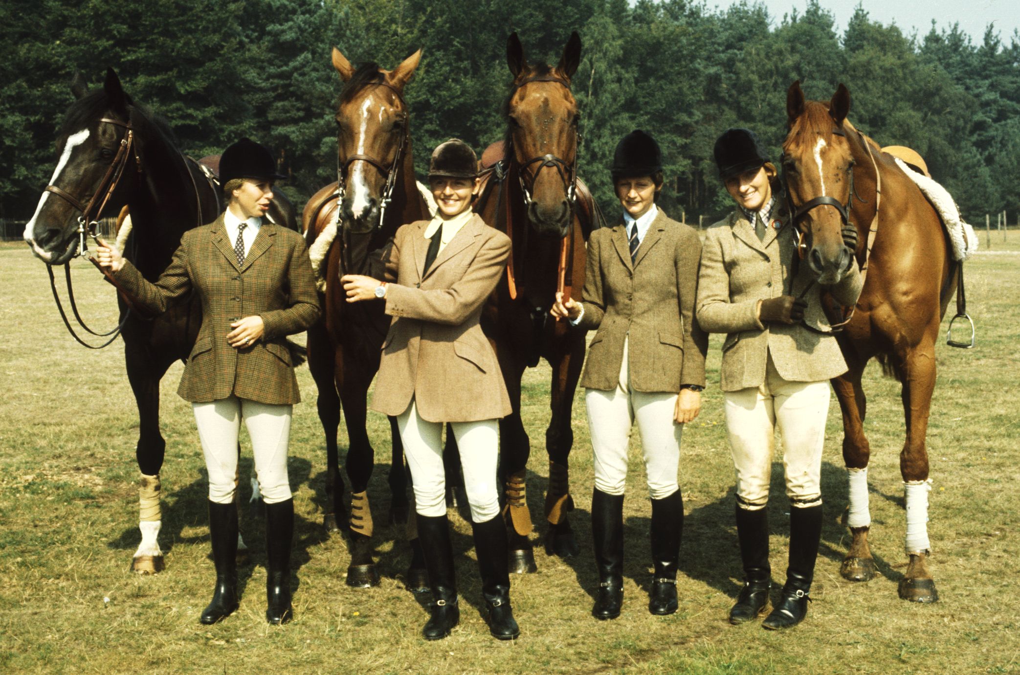 La princesa Ana, junto a Sue Hatherley, Janet Hodgson y Lucina Prior-Palmer en 1975.