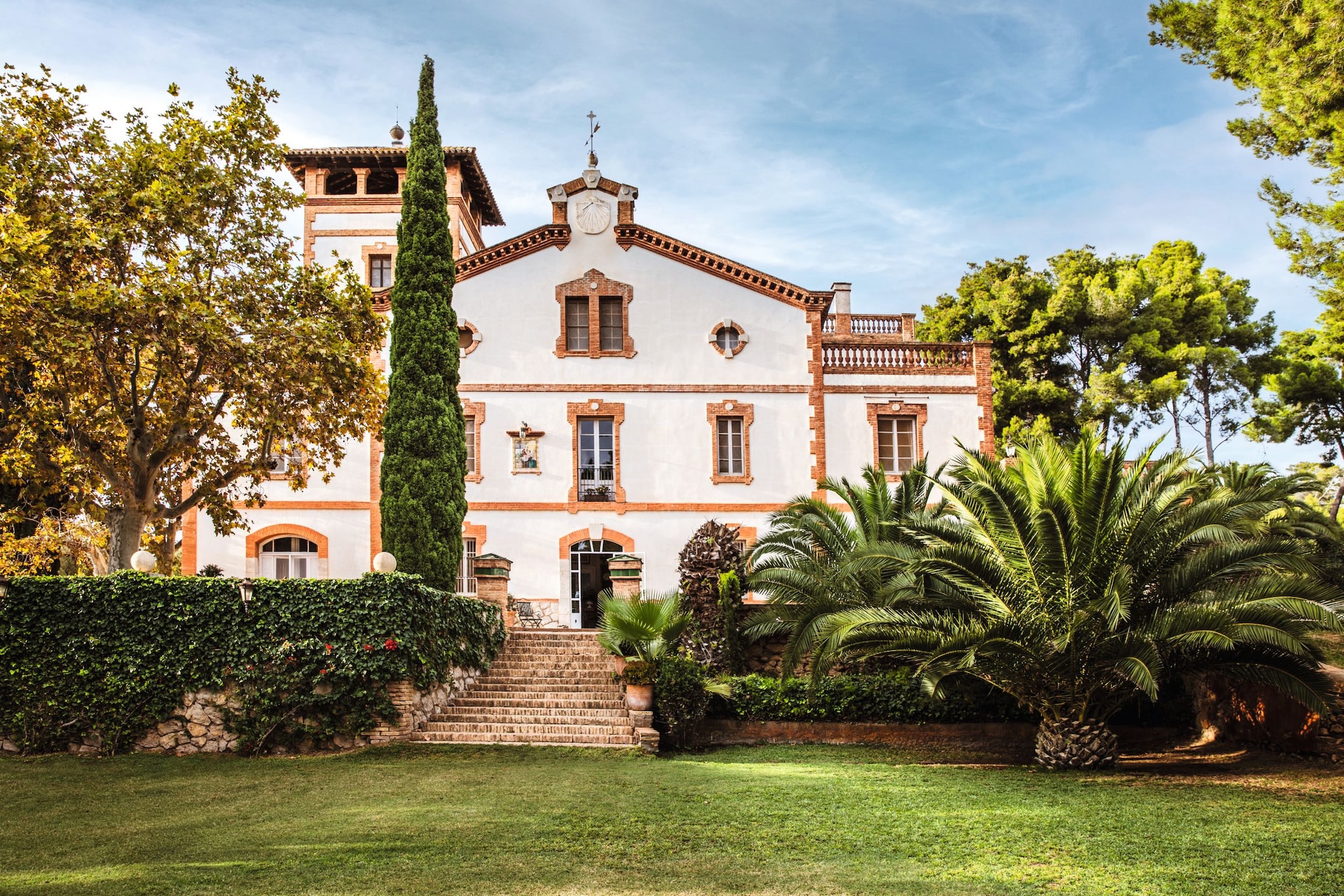 El escritor Rafa Tarradas Bultó y su madre, Lucía Sagnier nos invitan a conocer su Masía en el Penedés
