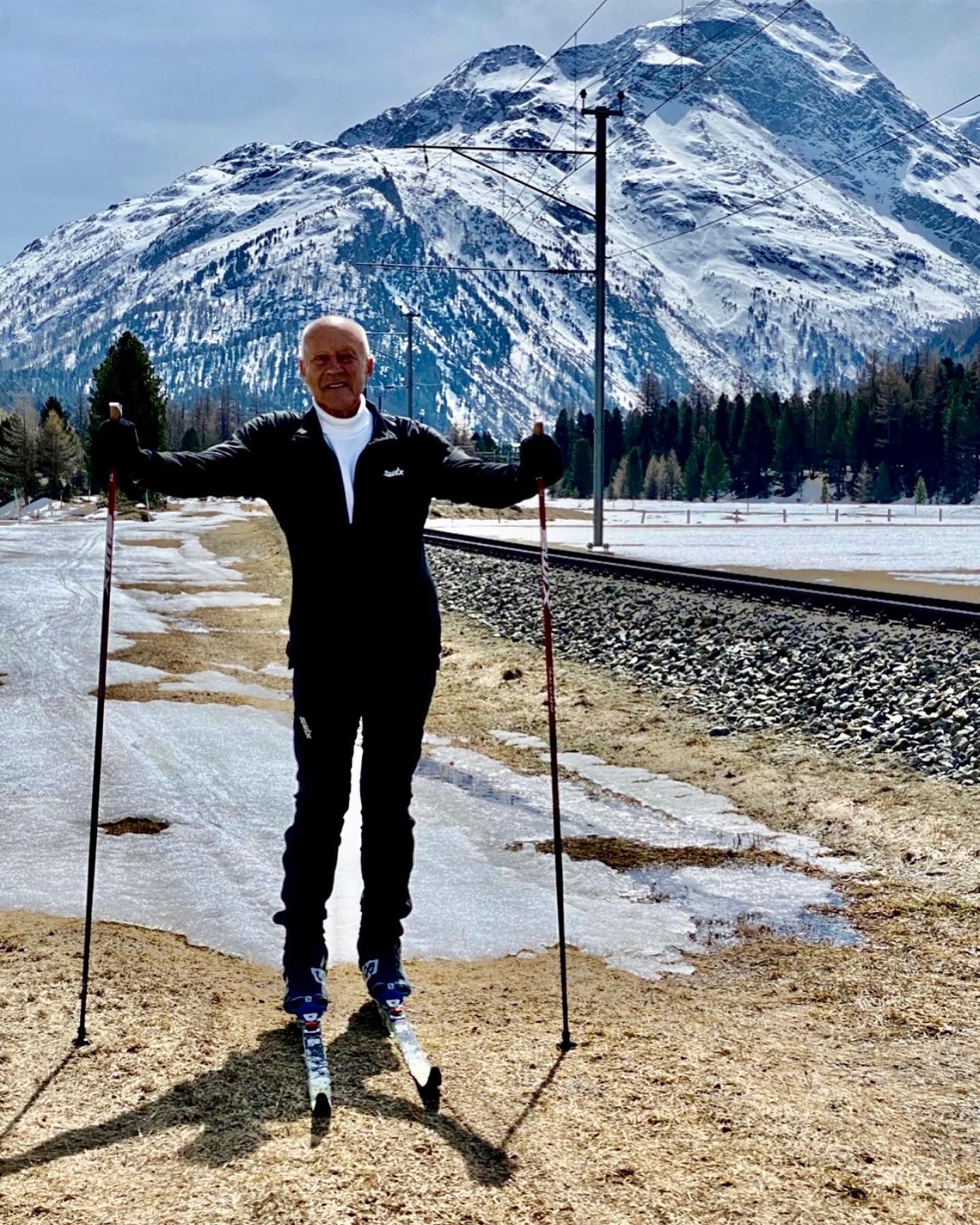 Norman Foster con esquís de fondo