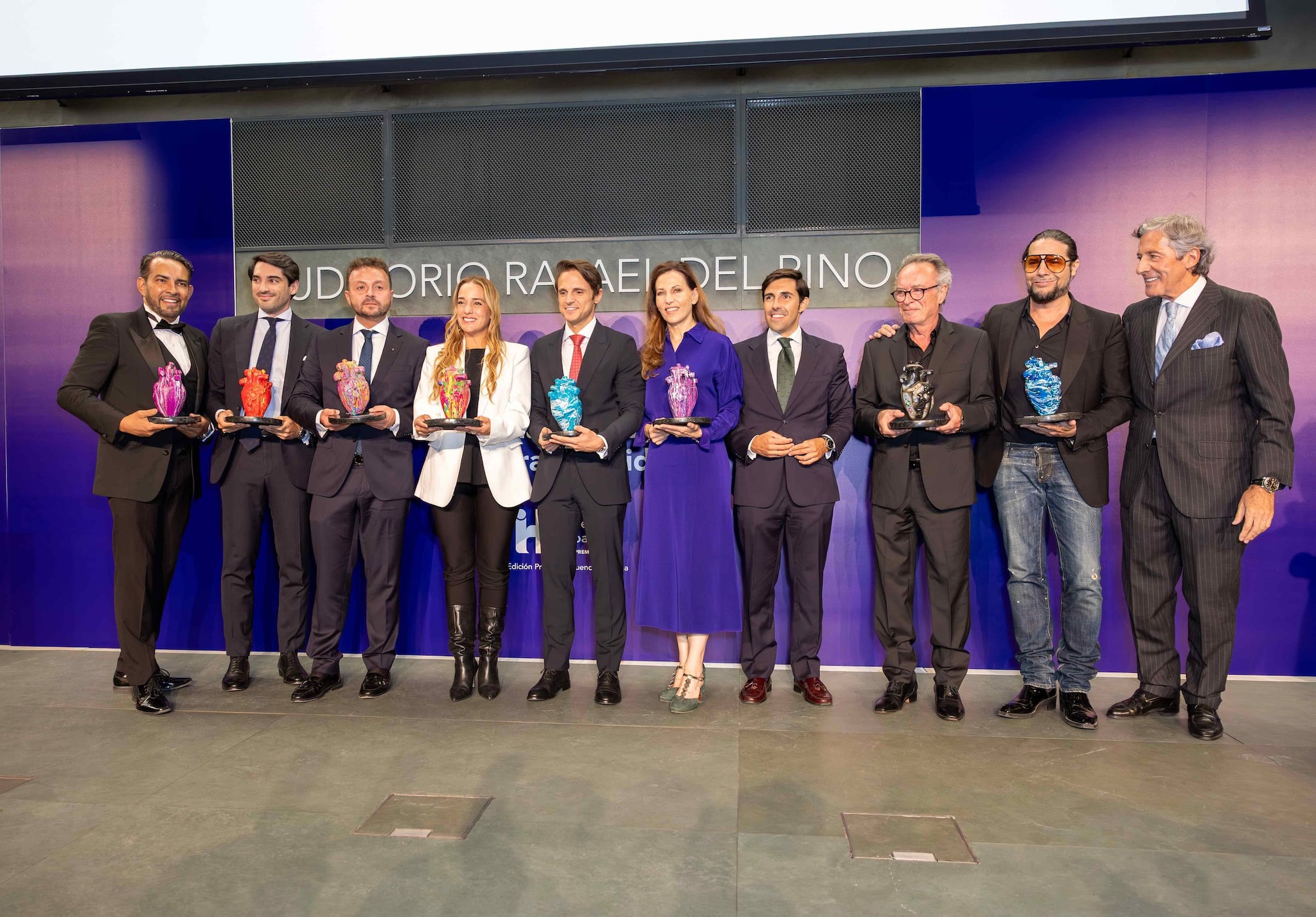 Ariadna Vargas Llosa junto al resto de los premiados en el auditorio Rafael del Pino de Madrid