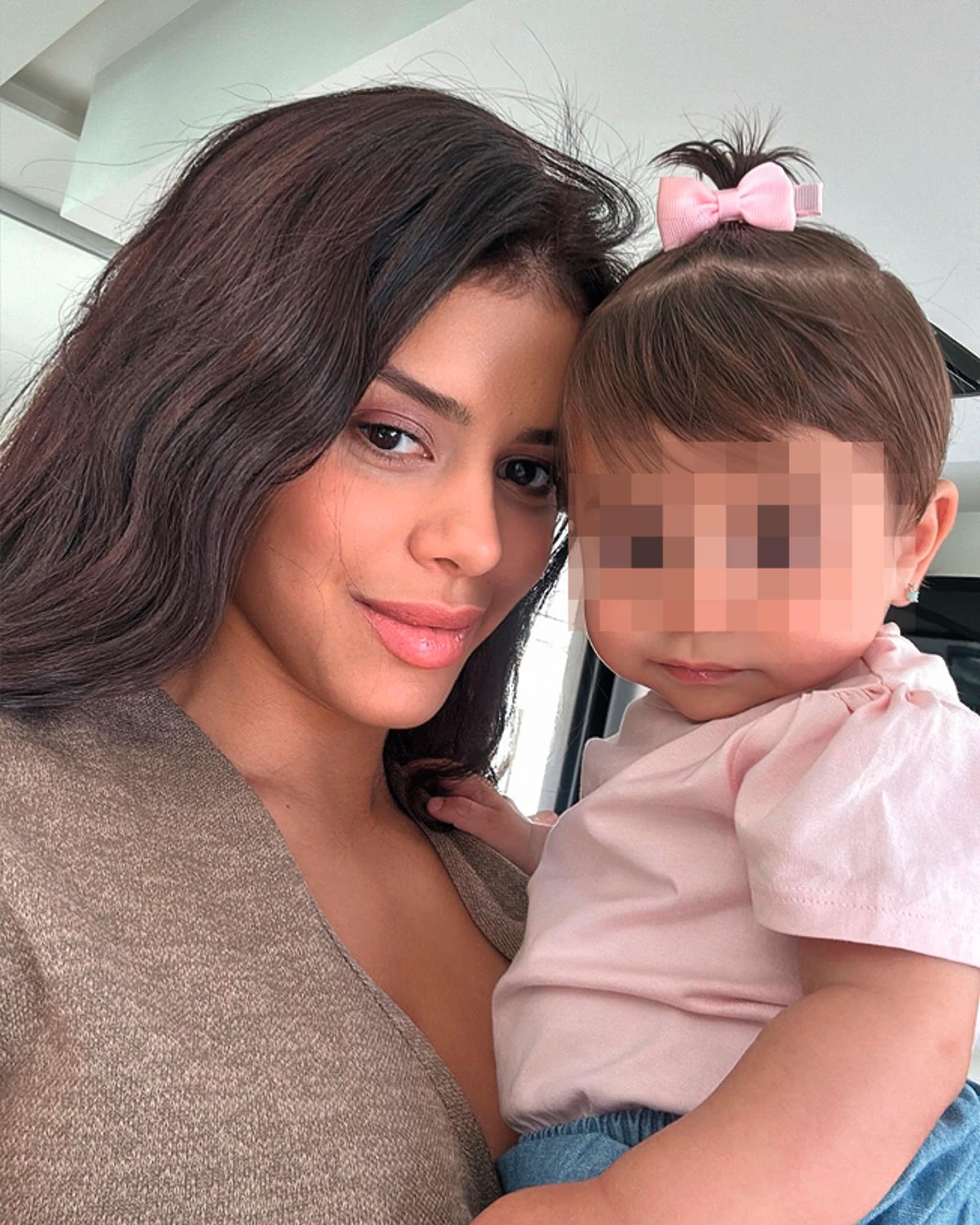 Giorgina y su hija en común con Ilia TopuriaUFC.