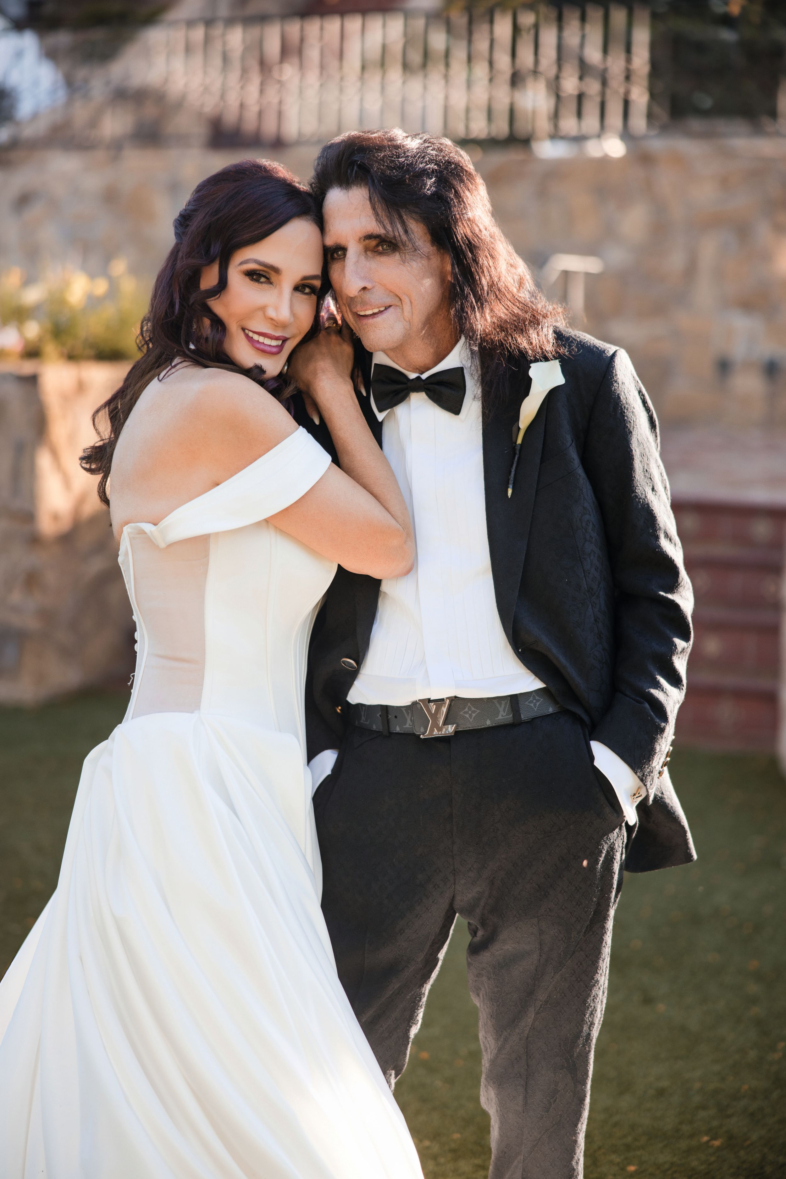 ALICE COOPER LA LEYENDA DEL “ROCK” NOS INVITA A SU ESPECTACULAR BODA GÓTICA PARA CELEBRAR SUS 50 AÑOS DE CASADO