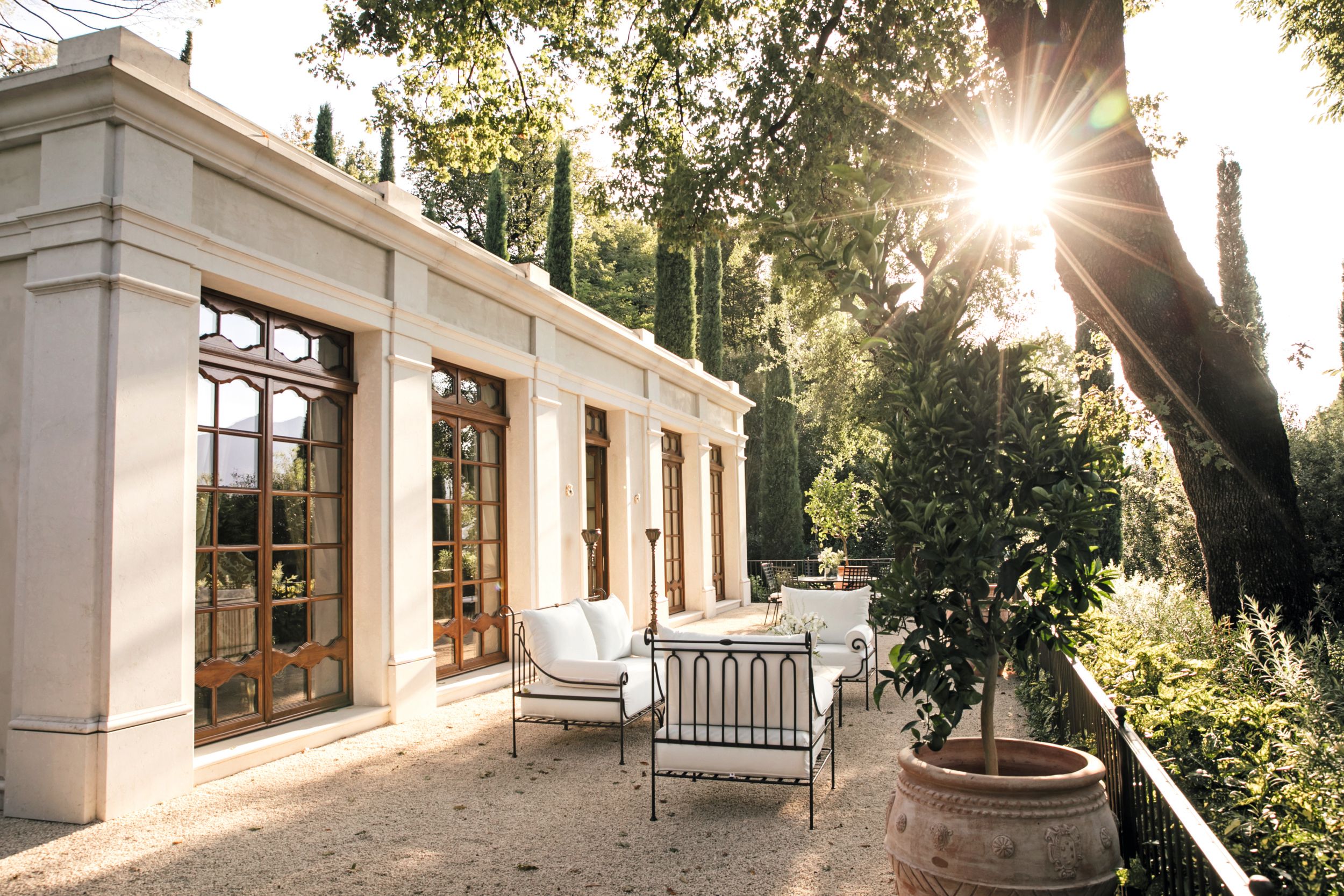 La terraza de estilo mediterráneo de la Villa Portesina
