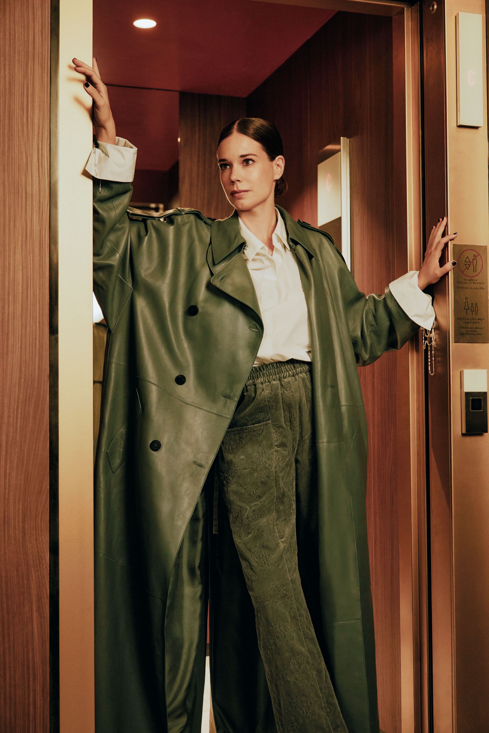 Laia Costa posando para ¡HOLA!