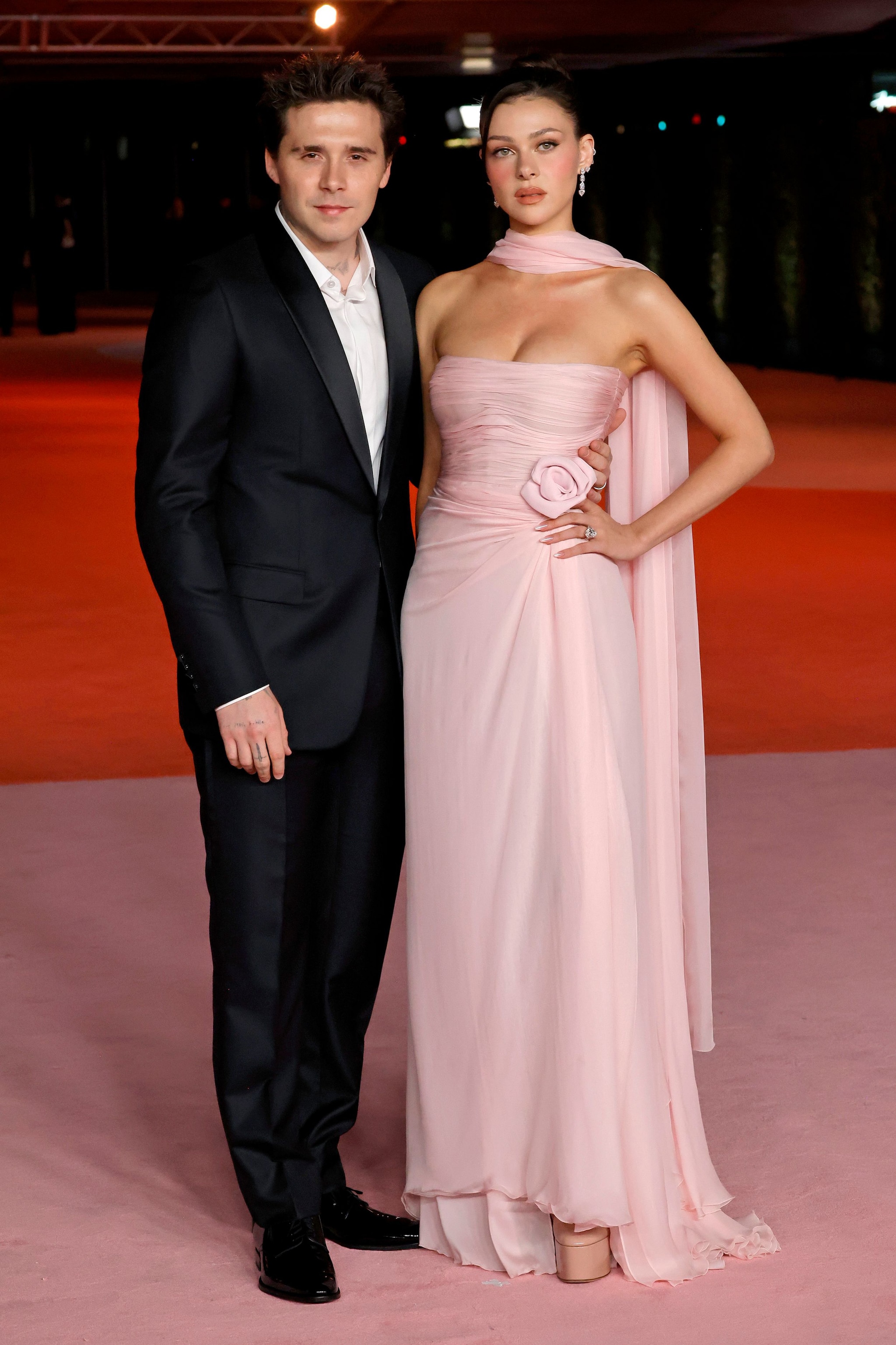 Brooklyn Beckham y Nicola Peltz en la Academy Museum Gala (2023)