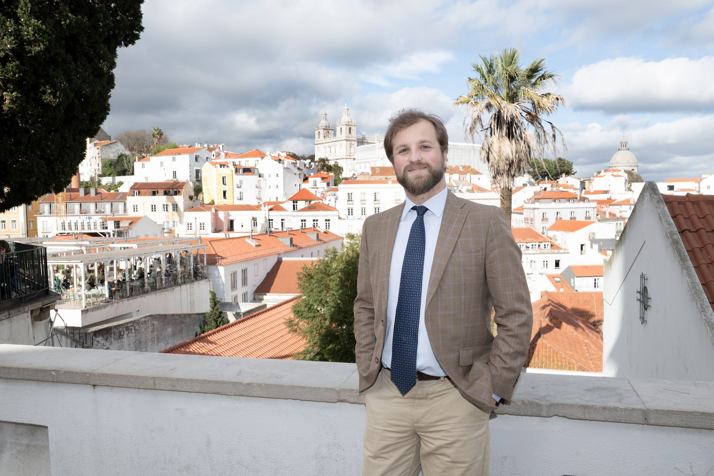 Alfonso de Braganza posando en Lisboa
