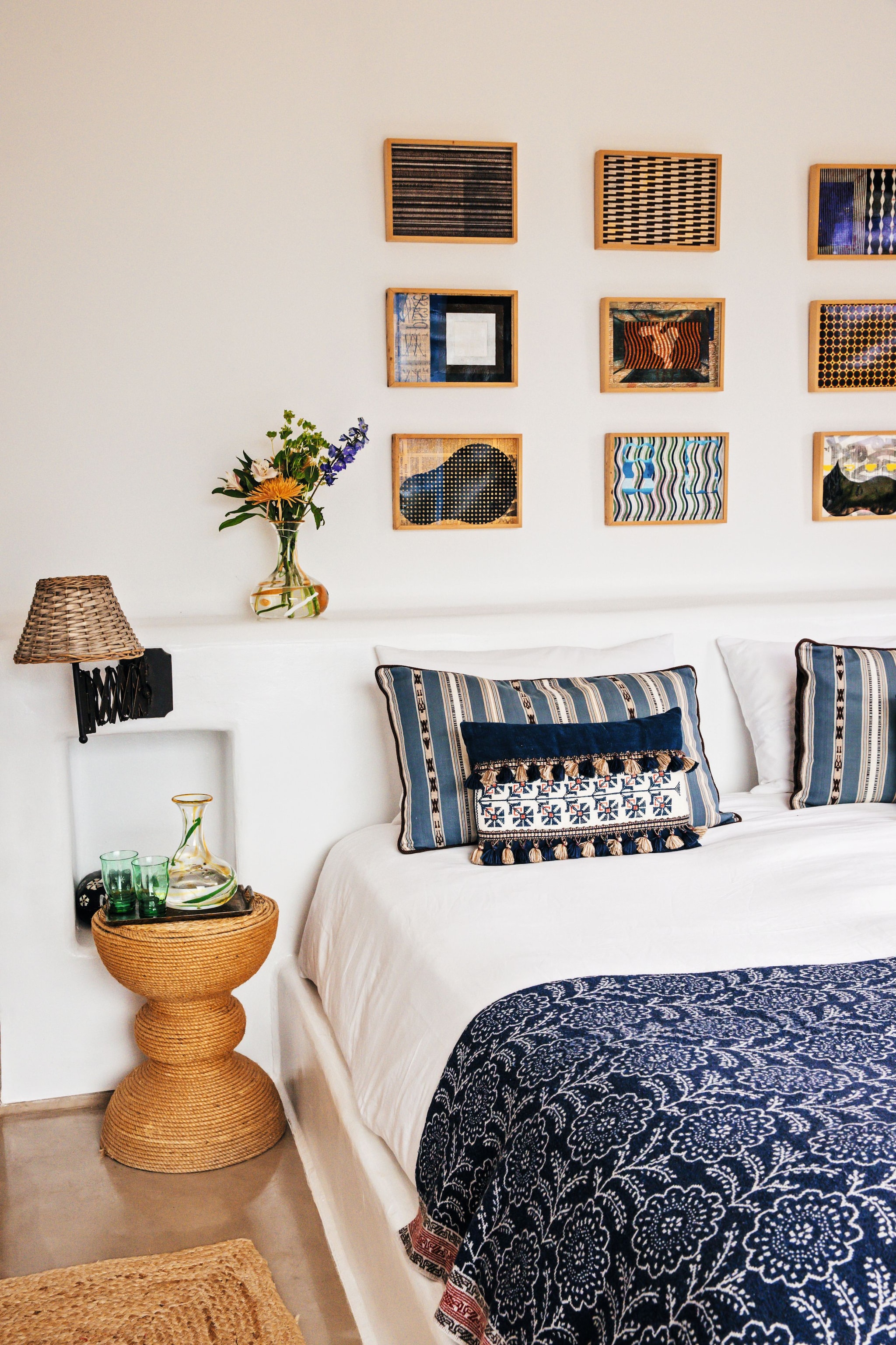 EMMA ROIG  NOS RECIBE EN SU REFUGIO DE IBIZA, UNA IMPRESIONANTE VILLA EN EL CORAZÓN DE LA ISLA