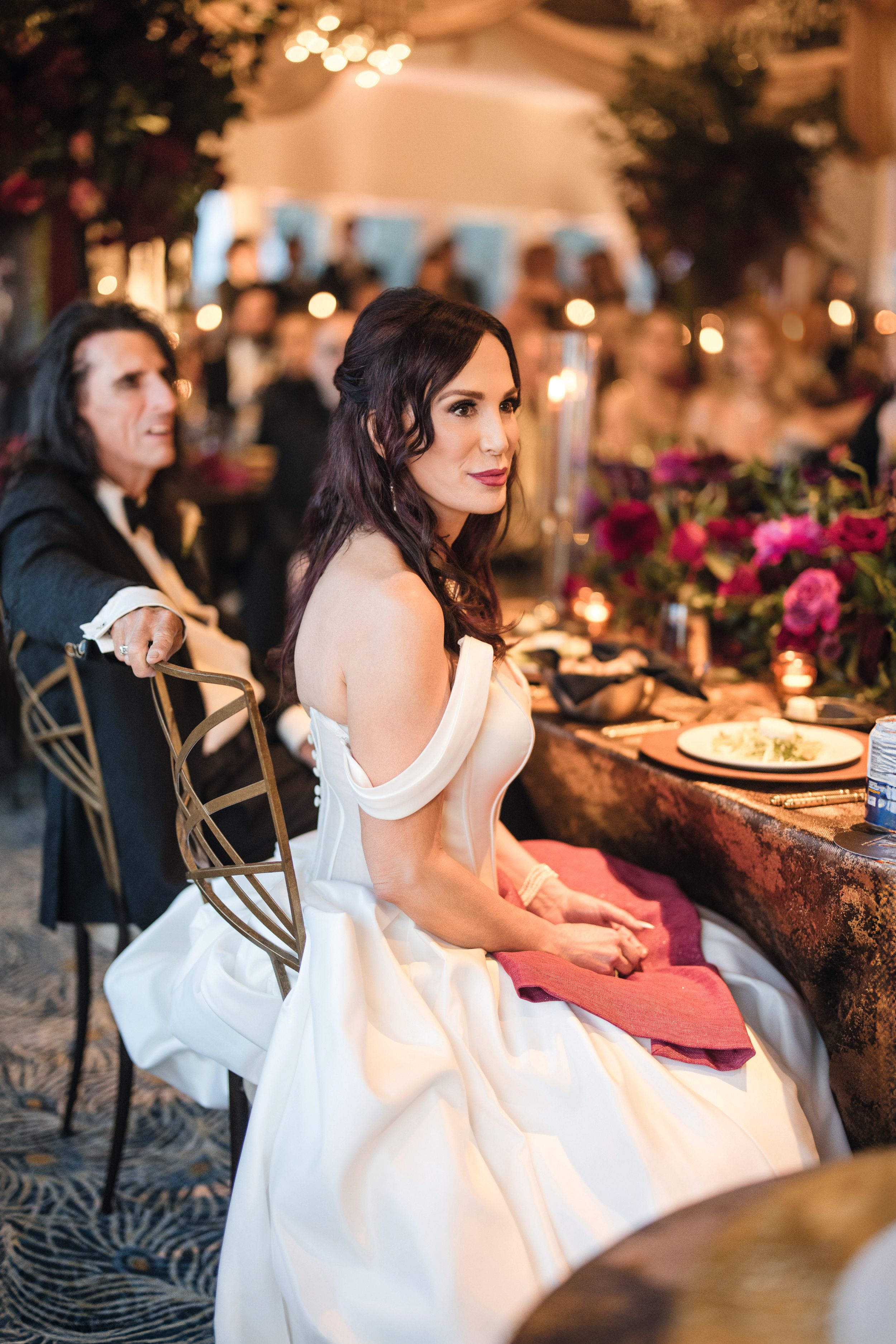 ALICE COOPER LA LEYENDA DEL “ROCK” NOS INVITA A SU ESPECTACULAR BODA GÓTICA PARA CELEBRAR SUS 50 AÑOS DE CASADO