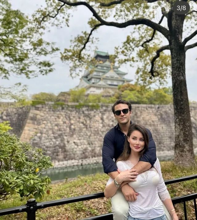 La pareja celebra su boda tras dos años de relación