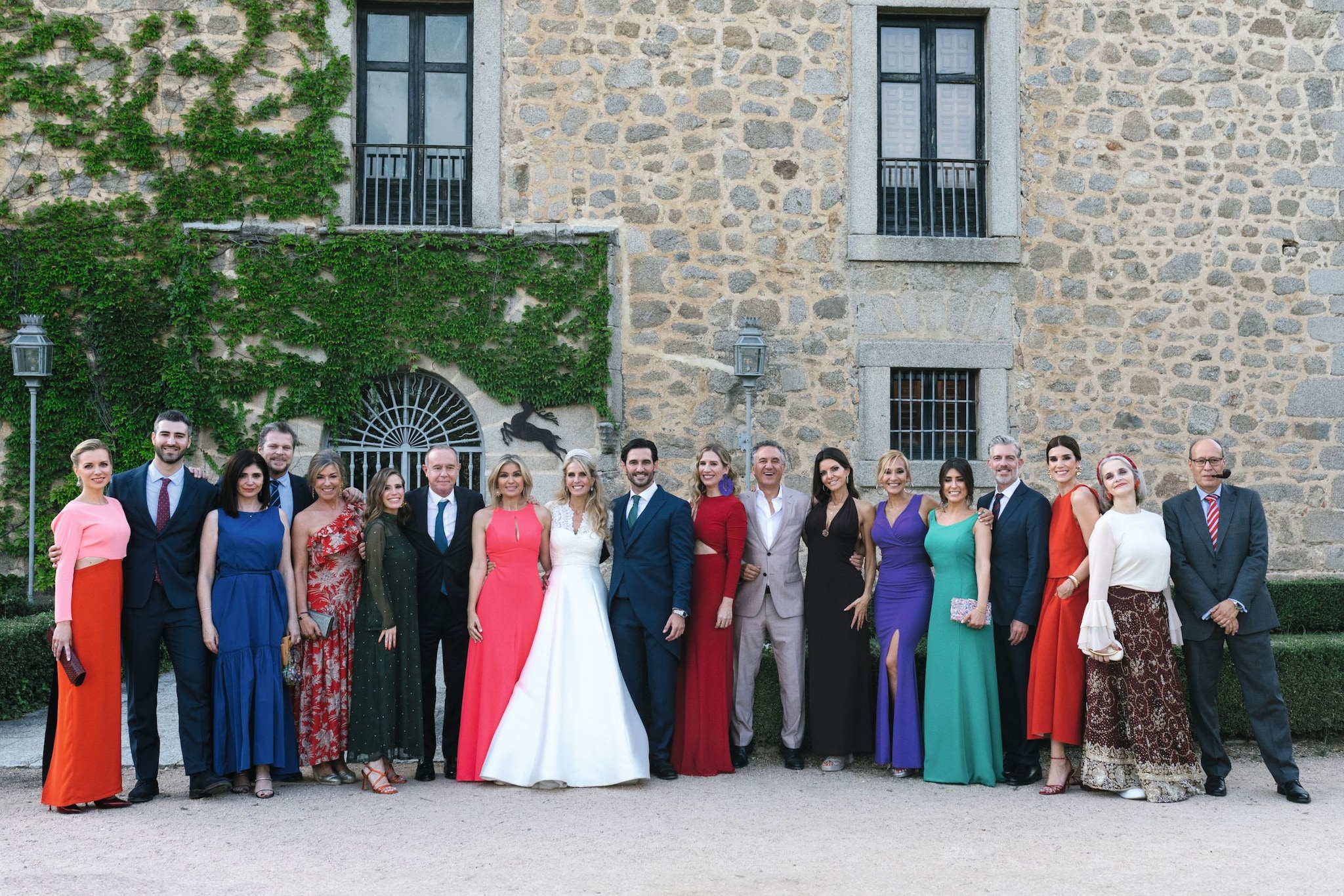 ENTRAMOS EN LA BODA DE ANGIE RIGUEIRO Y NACHO CERRILLO UNA CEREMONIA MÁGICA Y UN ESCENARIO DE PELÍCULA