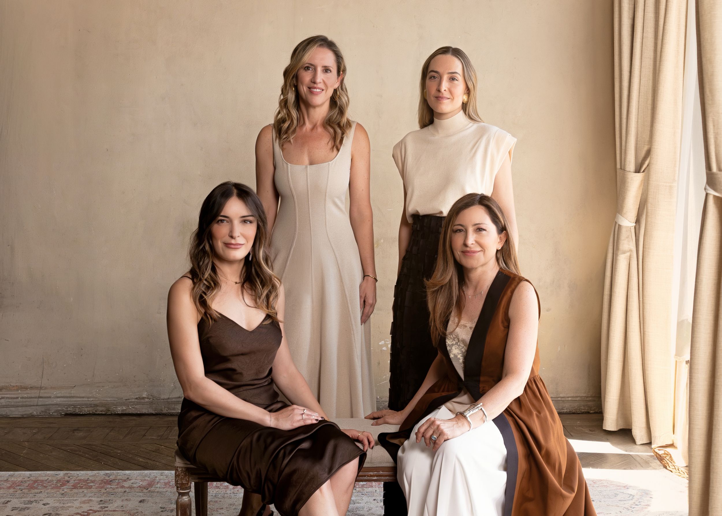 De izquierda a derecha, la Dra. María Ramírez, de DEMYA Sevilla, junto a las doctoras Cristina Ruiz Huete, Cristina de las Heras y Laura Santos, de DEMYA Madrid