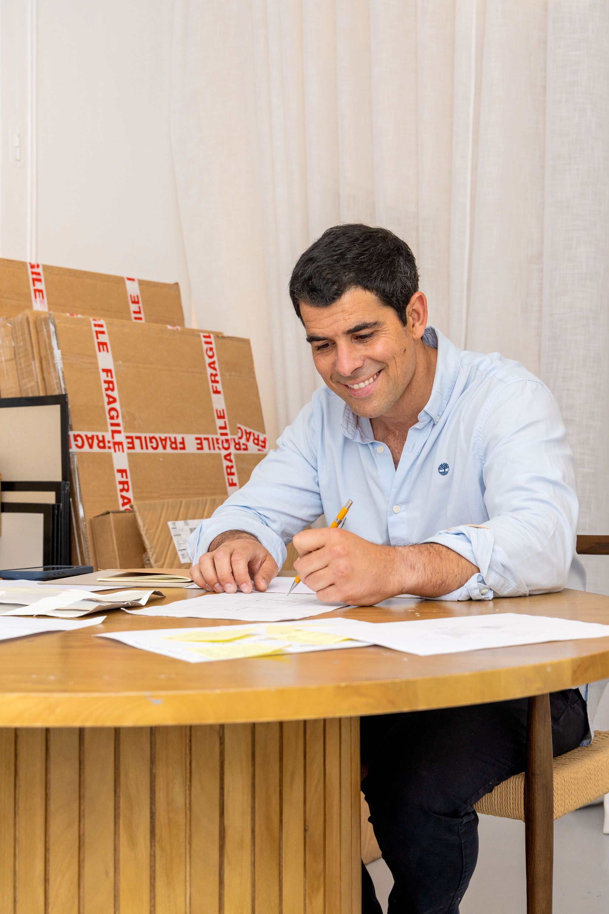 Jaime Monge, haciendo dibujos