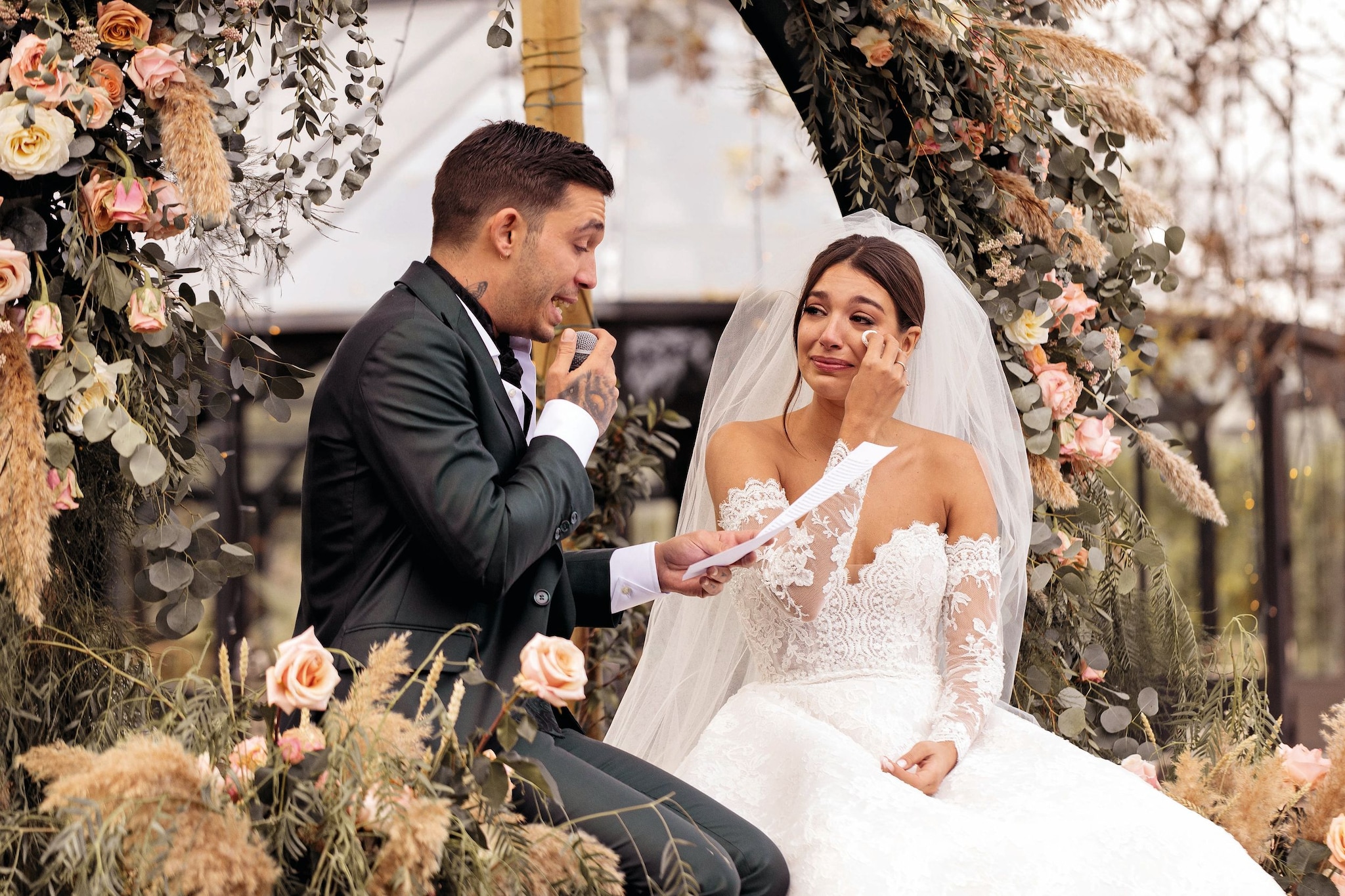 Víctor Elías y Ana Guerra emocionados en su boda