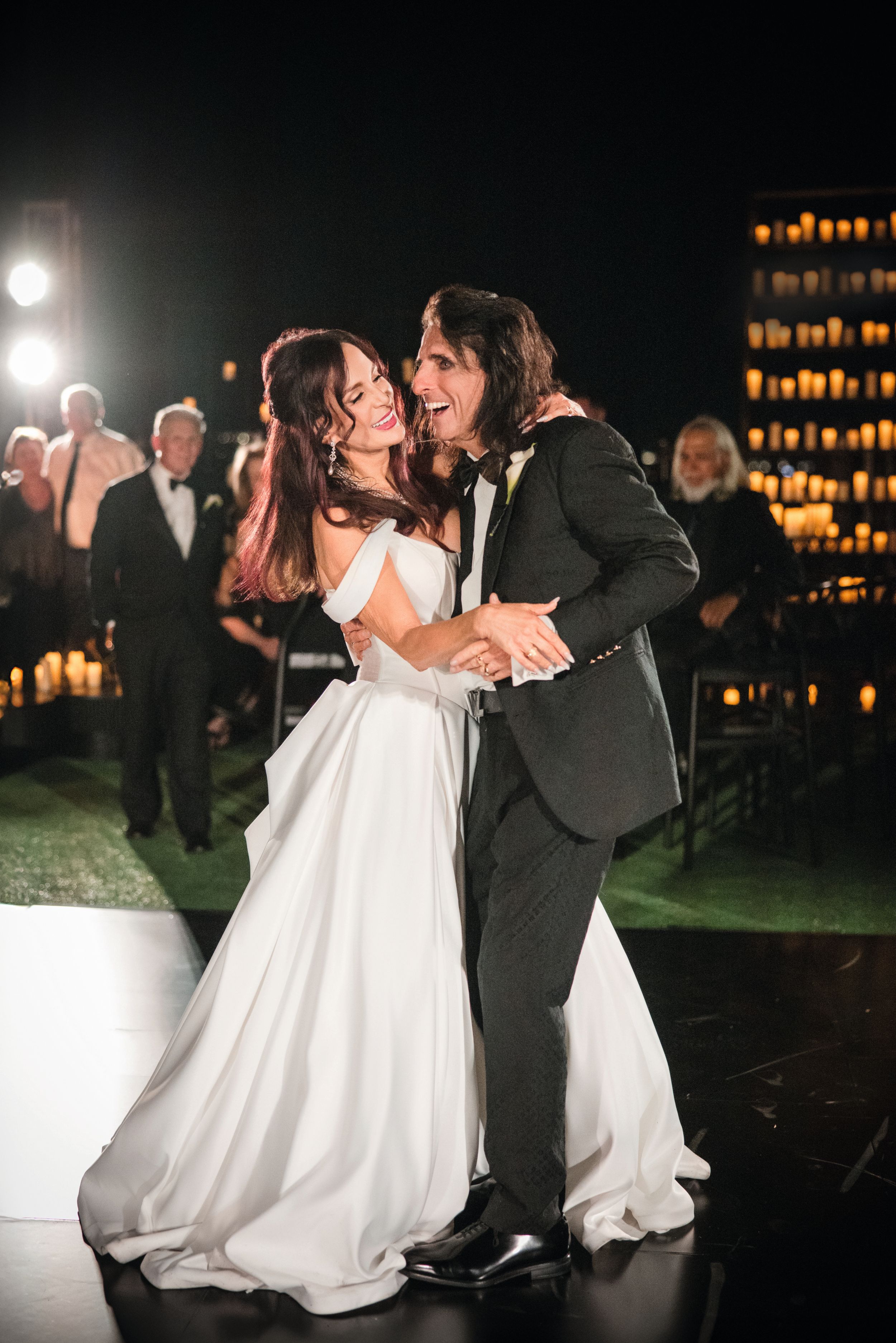 ALICE COOPER LA LEYENDA DEL “ROCK” NOS INVITA A SU ESPECTACULAR BODA GÓTICA PARA CELEBRAR SUS 50 AÑOS DE CASADO