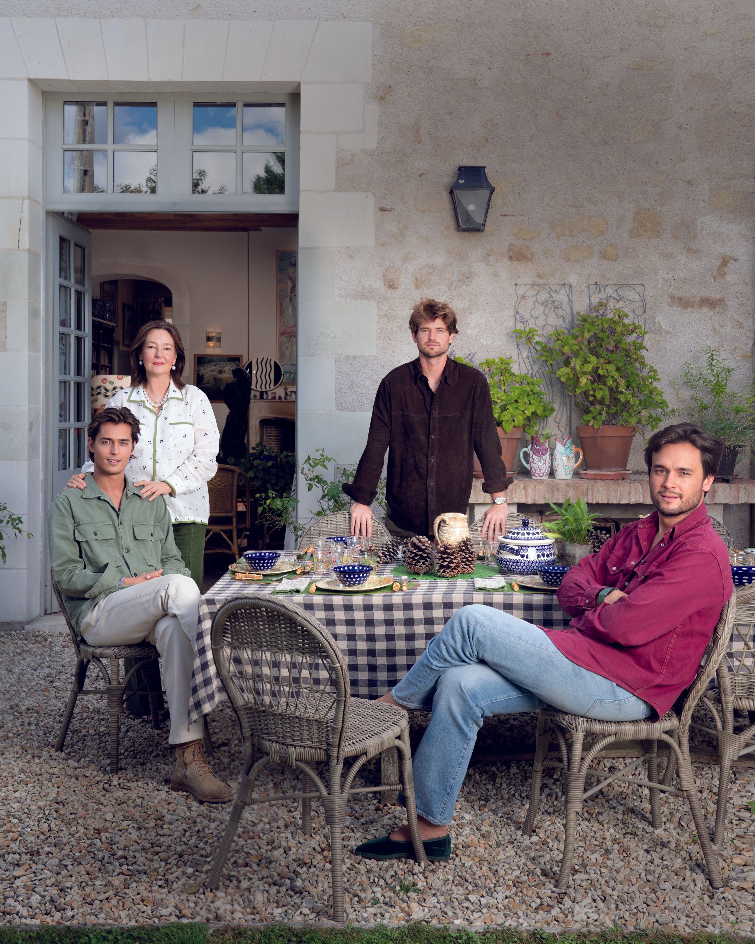 Krystyna Dwernicka nos recibe, junto a sus tres hijos, en su extraordinaria casa de campo en el Valle del Loira