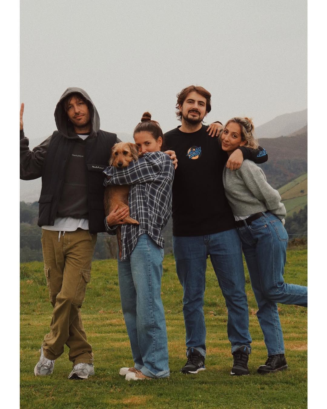 La intérprete de 'Sueños de Libertad' con su pareja y amigos en Asturias