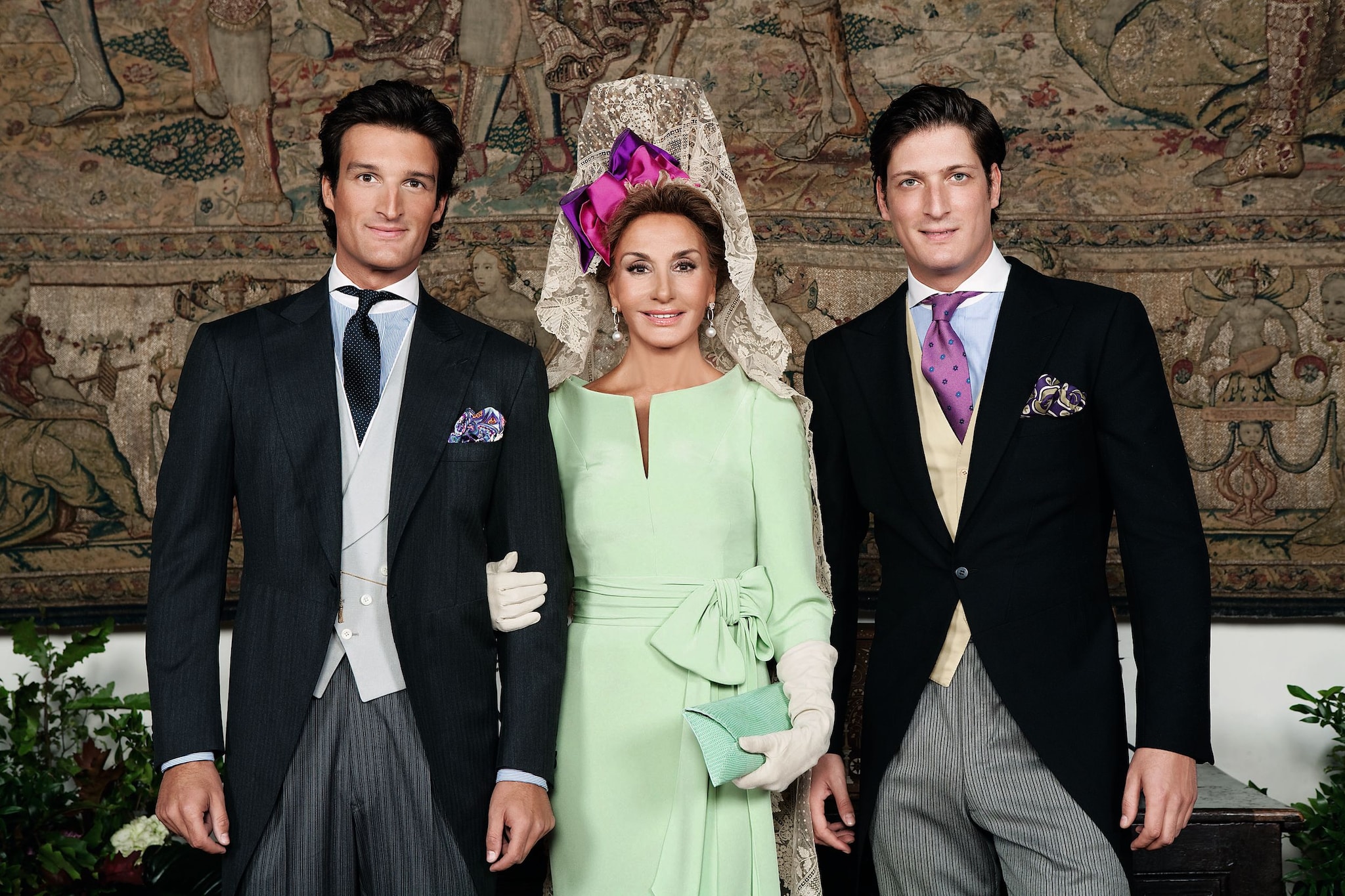 Naty Abascal con Luis y Rafa de Medina en la boda de Luis