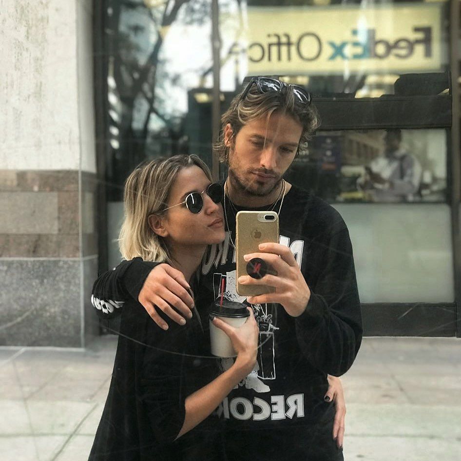 La intérprete y su pareja, Adrián Roma (Marlon)