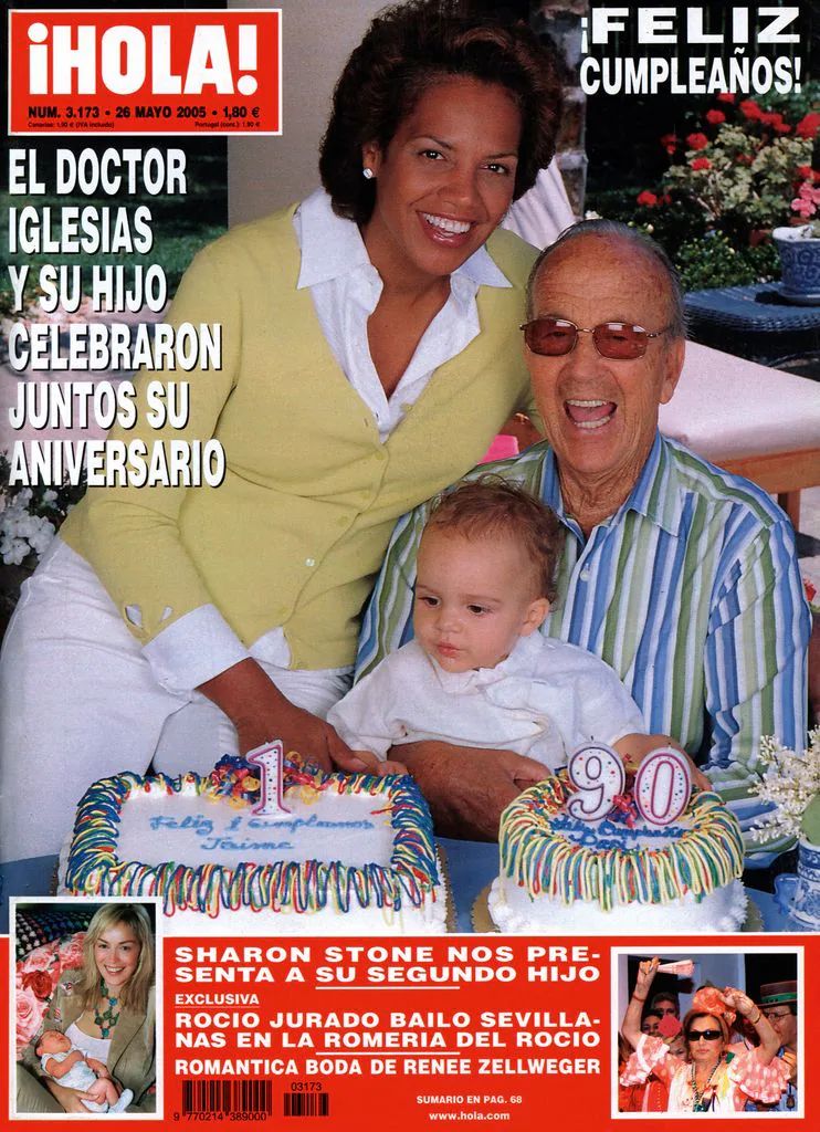 El doctor Iglesias celebrando su 90 cumpleaños junto a su bebé, Jaime, quien también cumplía 1 año para la portada de HOLA