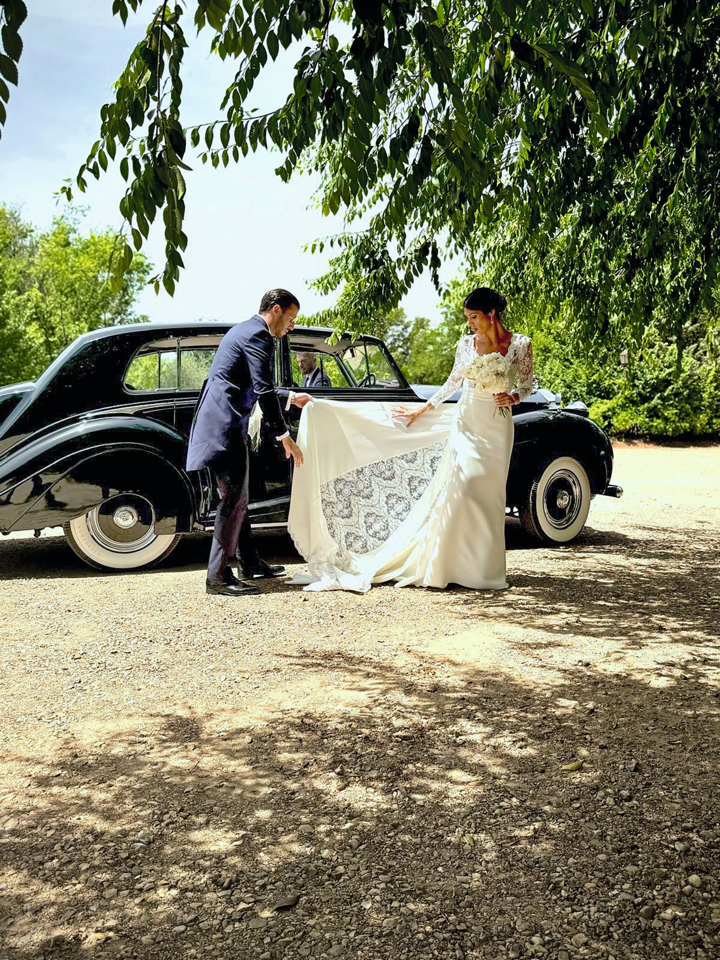 LA DIVERTIDA BODA DE INGRID SANZ HIJA DE FERNANDO SANZ E INGRID ASENSIO, ENTRE ESTRELLAS DEl FÚTBOL