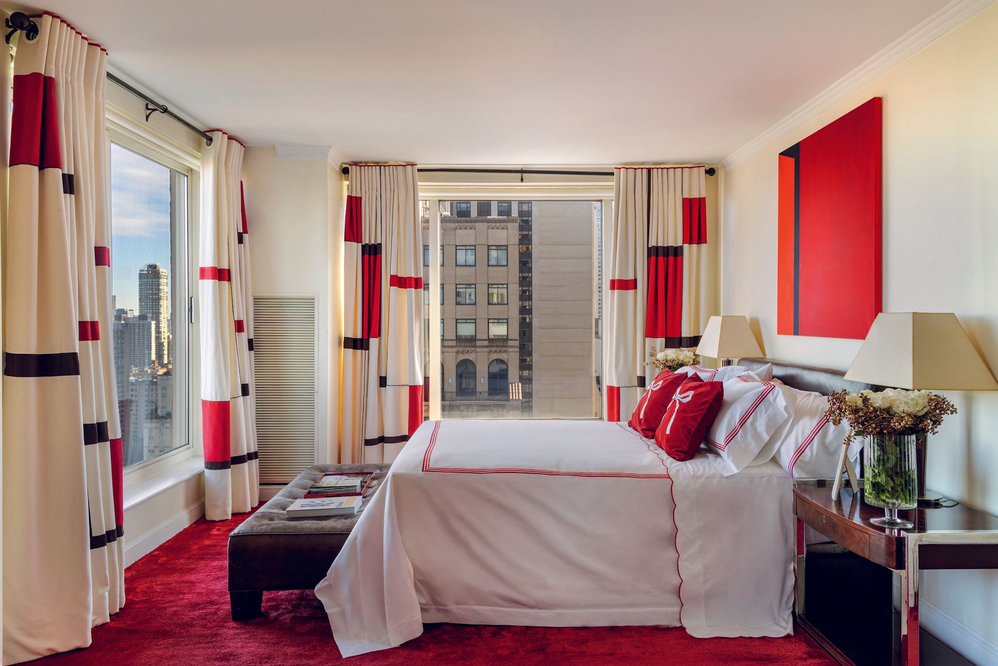 MÁGICA NAVIDAD CON LA DISEÑADORA DE LAS ESTRELLAS CELIA KRITHARIOTI EN SU IMPRESIONANTE CASA DE NUEVA YORK, CON VISTAS A CENTRAL PARK