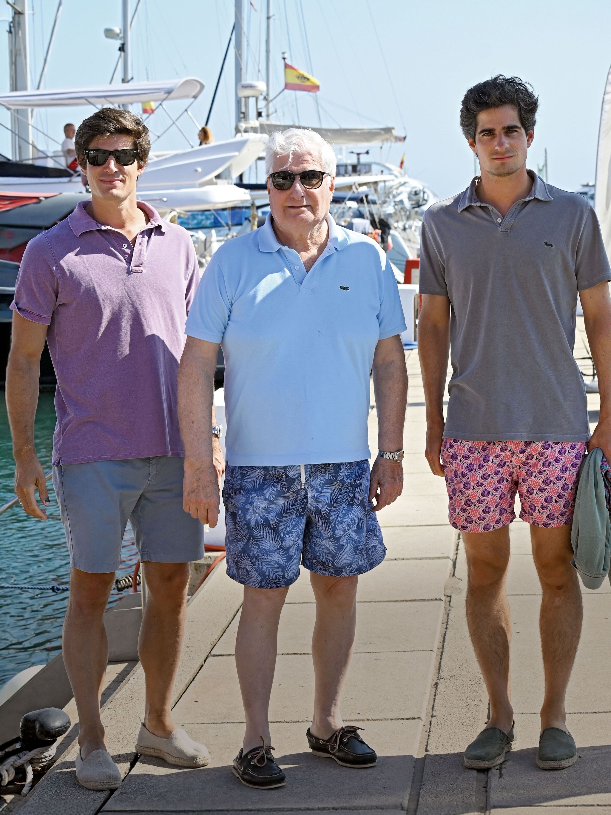 El duque de Alba junto a sus dos hijos, Fernando y Carlos Fitz-James Stuart