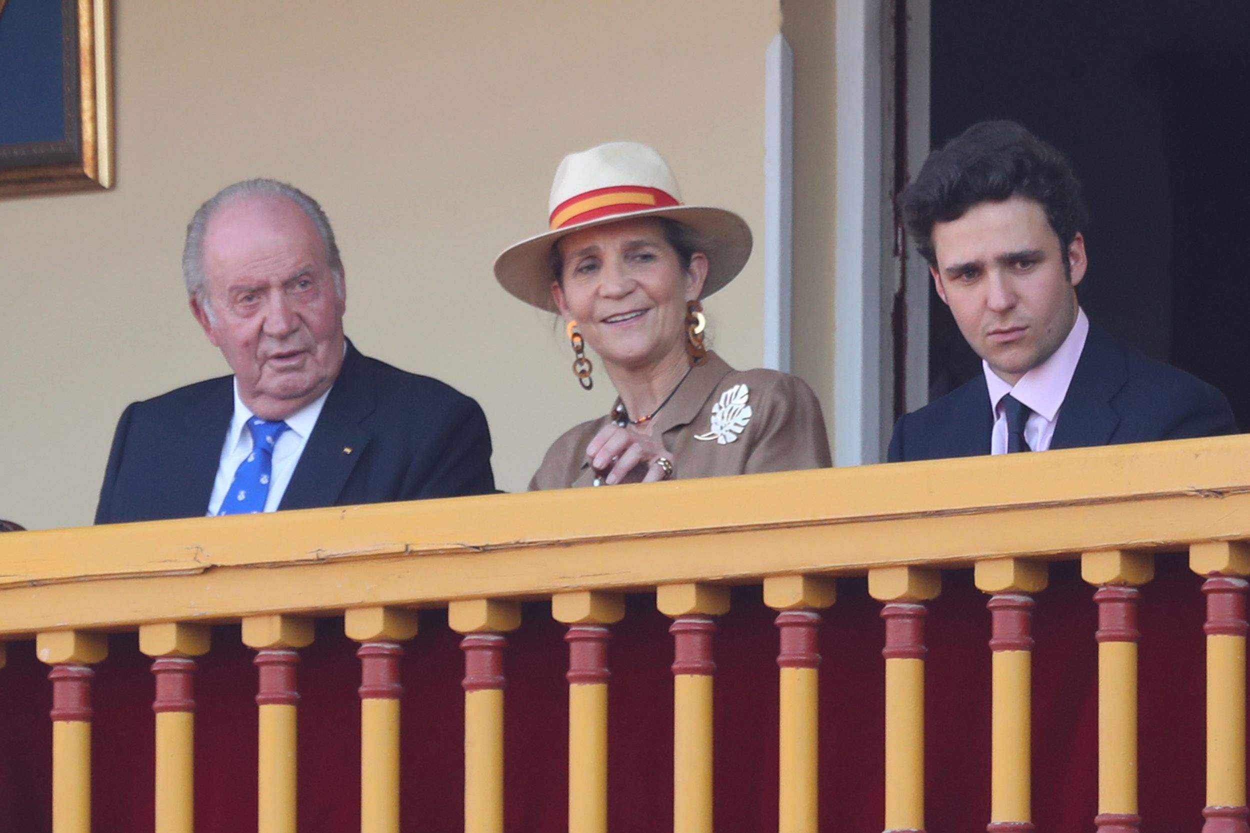 El rey Juan Carlos, la infanta Elena y Felipe de Marichalar en una Feria Taurina
