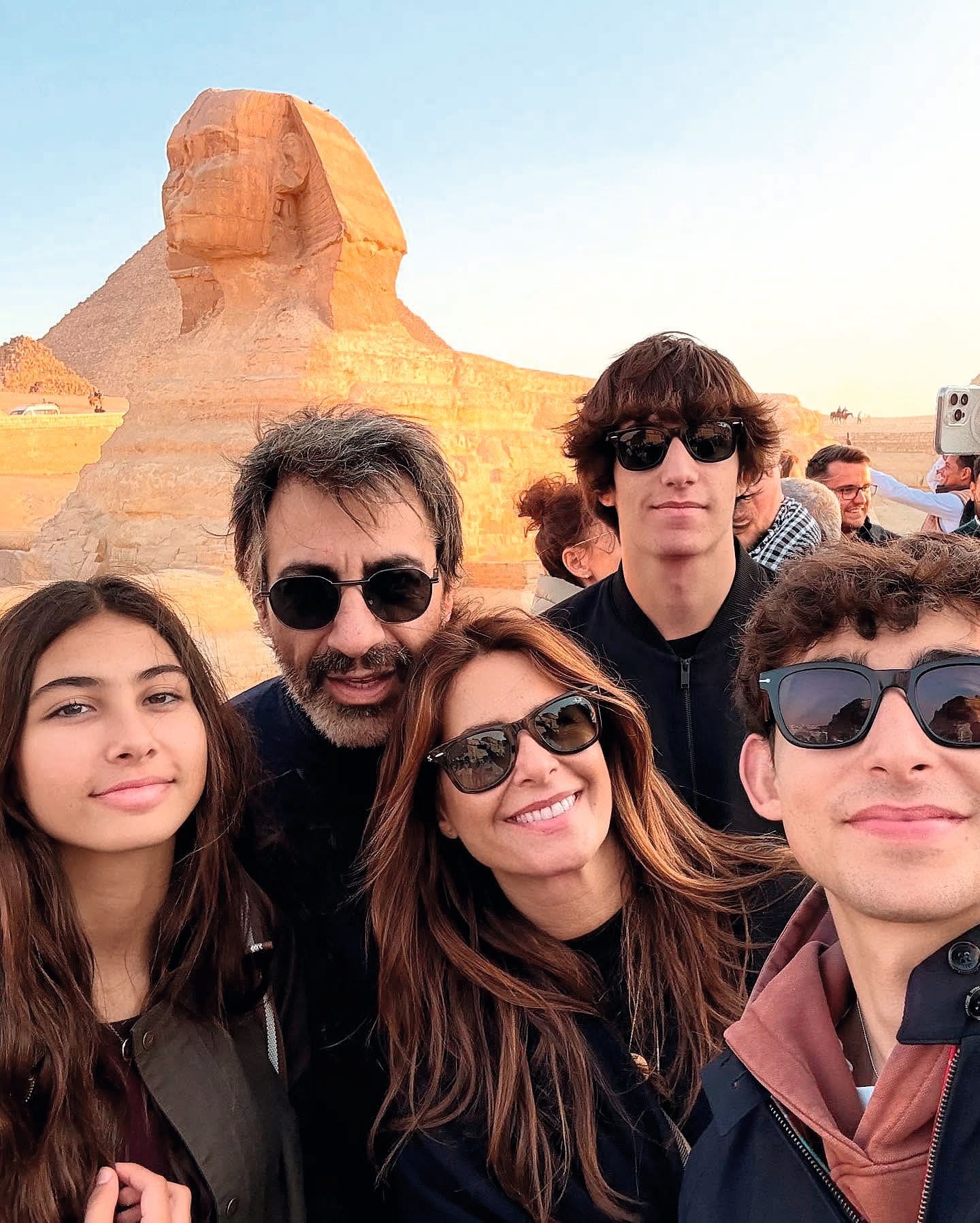 Imagen de archivo en la que aparece con Juan del Val y los tres hijos del matrimonio: Juan, Pau y Olivia