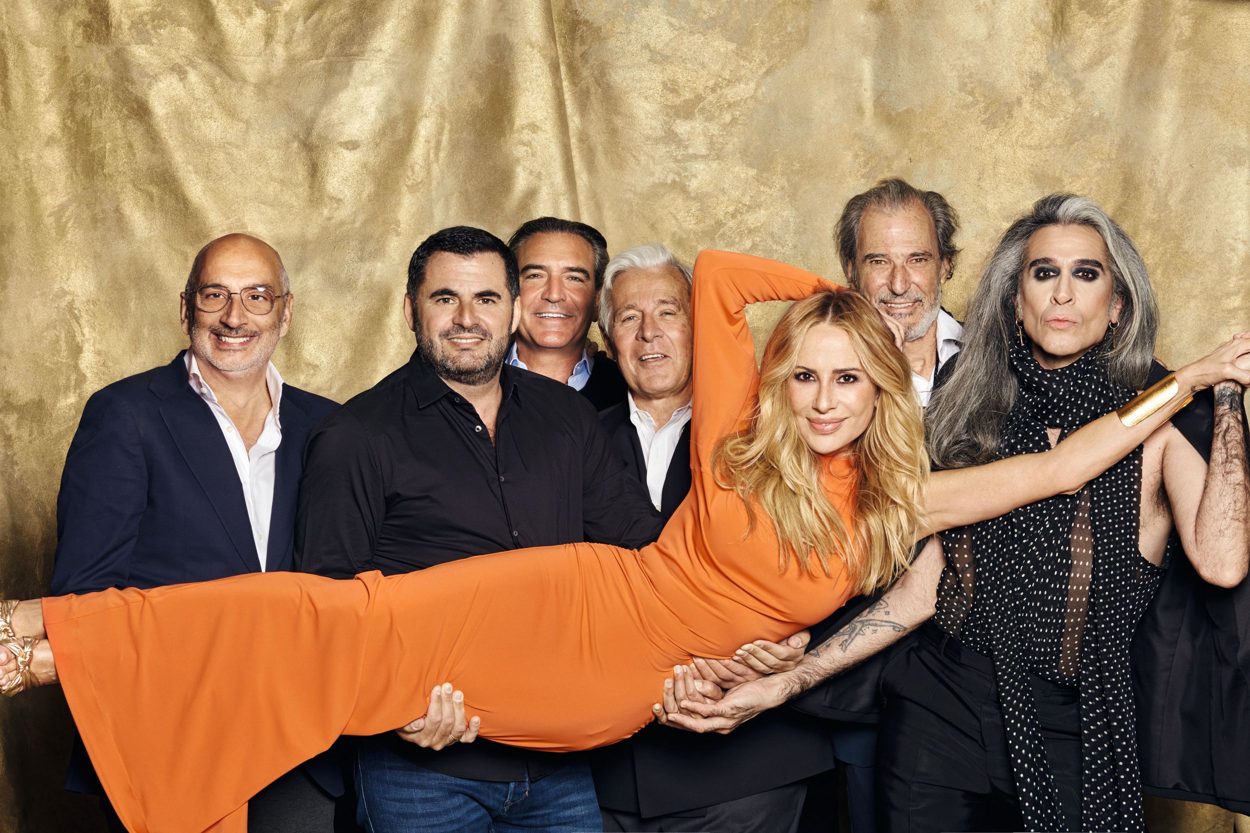 En una divertida imagen con algunos de sus invitados: de izquierda a derecha, Jacob Bendahan, Emiliano Suárez, Gigi Sarasola, George Donald Johnston III, Javier García-Obregón y Mario Vaquerizo