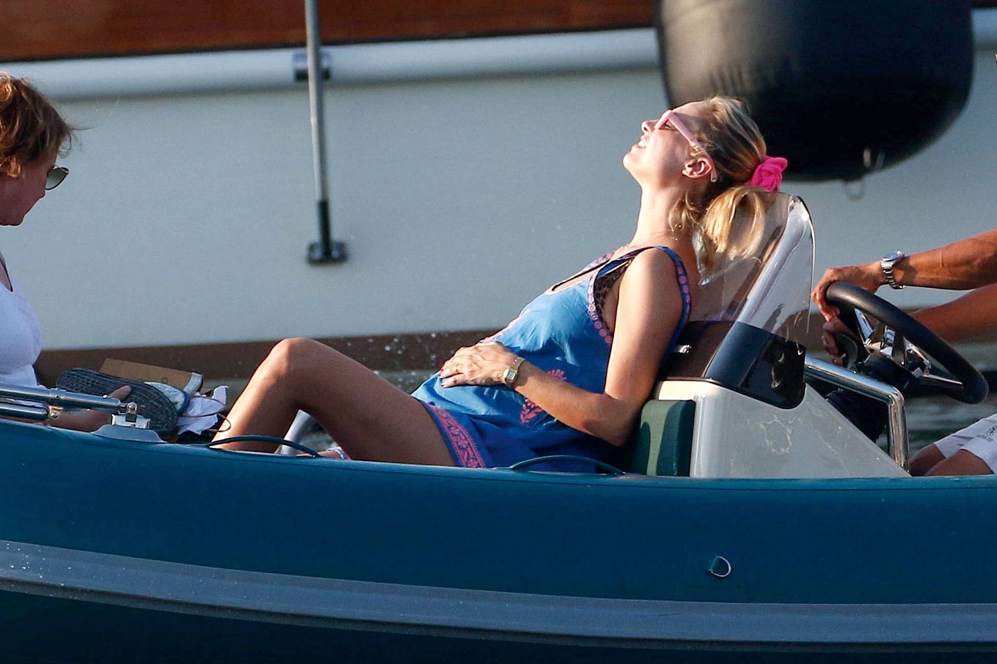 Beatrice Borromeo, una embarazada con mucho color por Saint-Tropez.