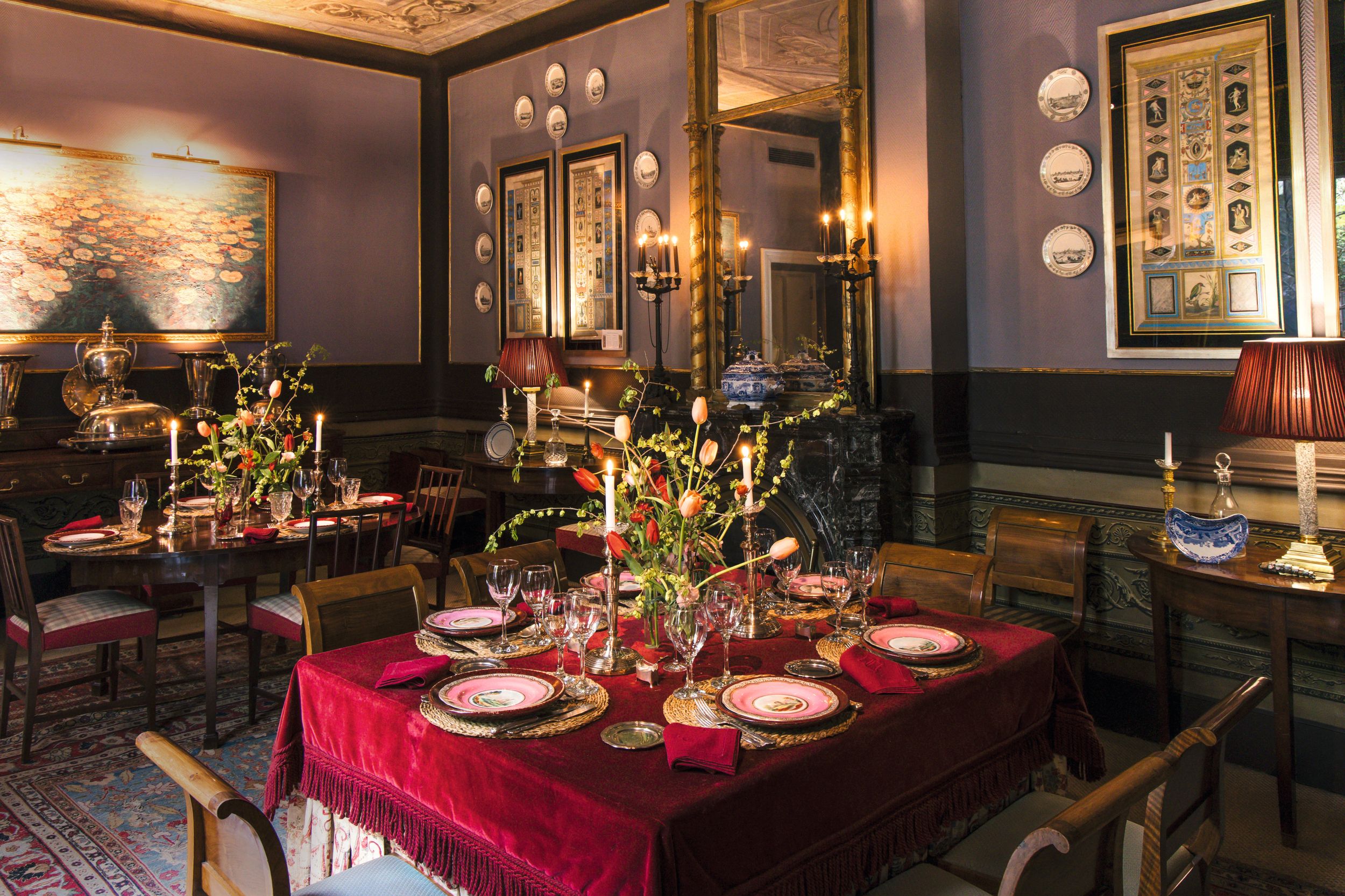 El comedor del palacete, con dos mesas