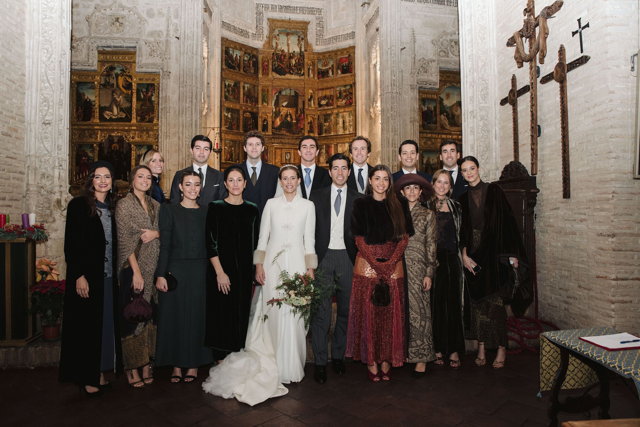 Victoria Federica, la invitada mejor vestida en una espectacular boda en Toledo con su abrigo de terciopelo marrón chocolate