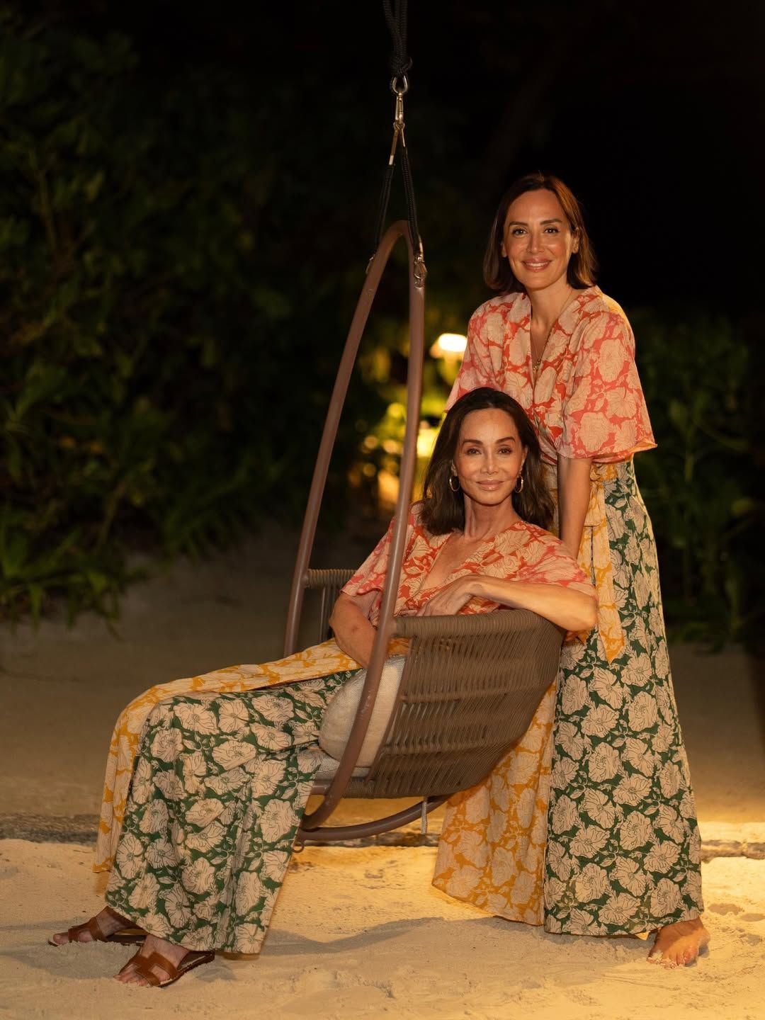 Isabel Preysler y Tamara Falcó en unas vacaciones