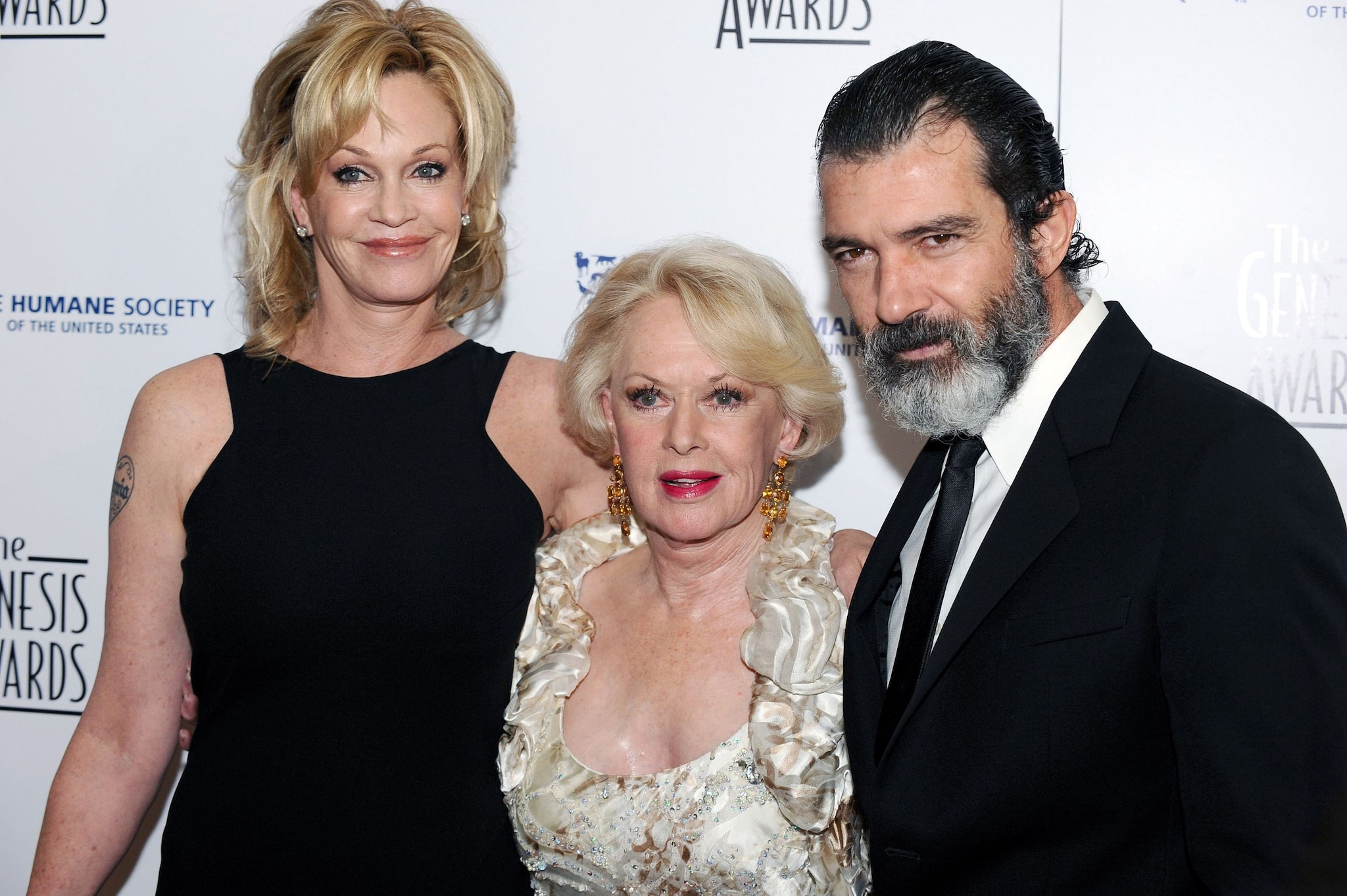 Aquí, ambas, junto a Antonio Banderas