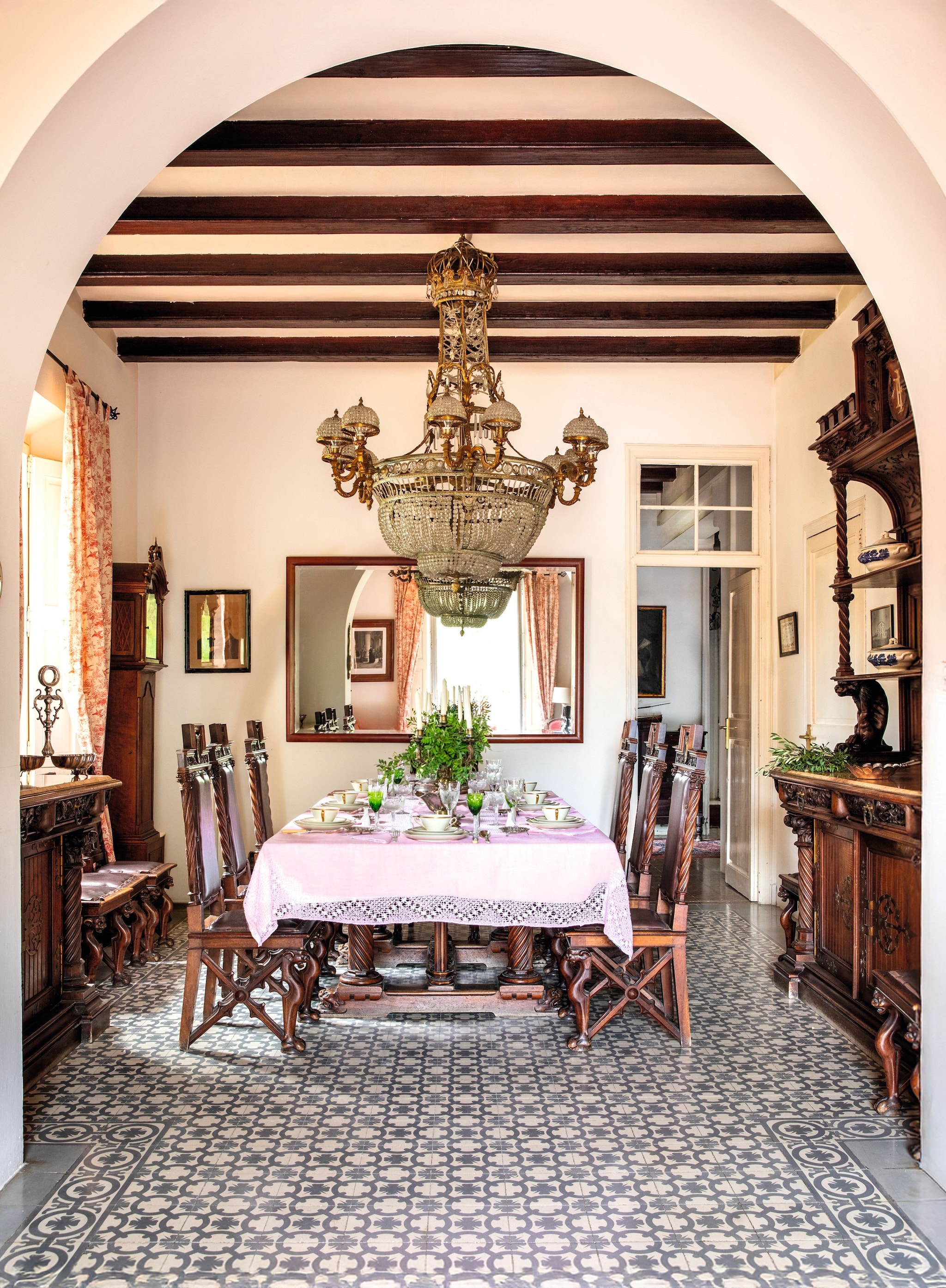 El escritor Rafa Tarradas Bultó y su madre, Lucía Sagnier nos invitan a conocer su Masía en el Penedés