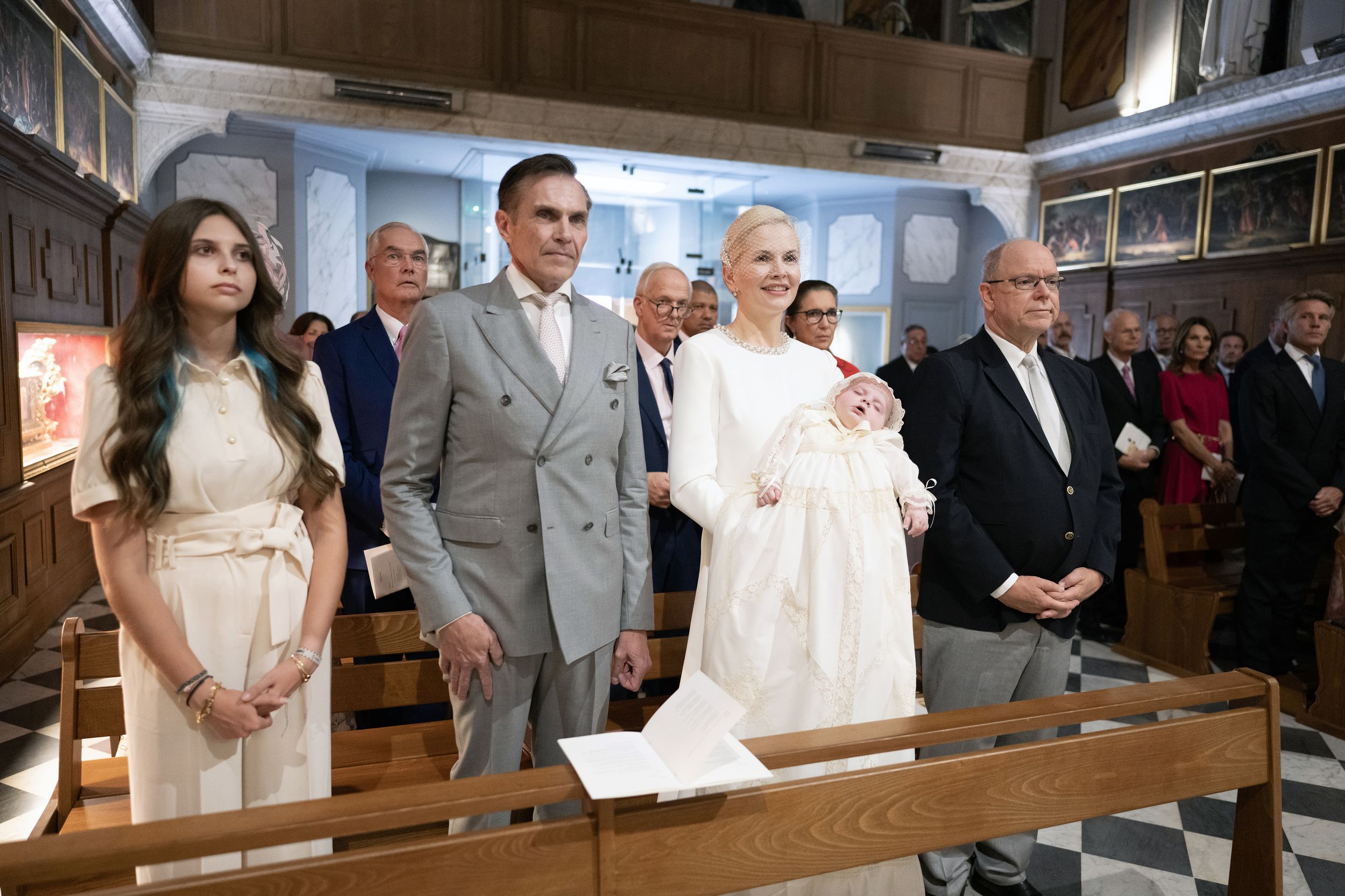 La princesa Isabel de Orleans, Carlos Felipe y Naomi de Orleans y el príncipe Alberto durante el bautizo